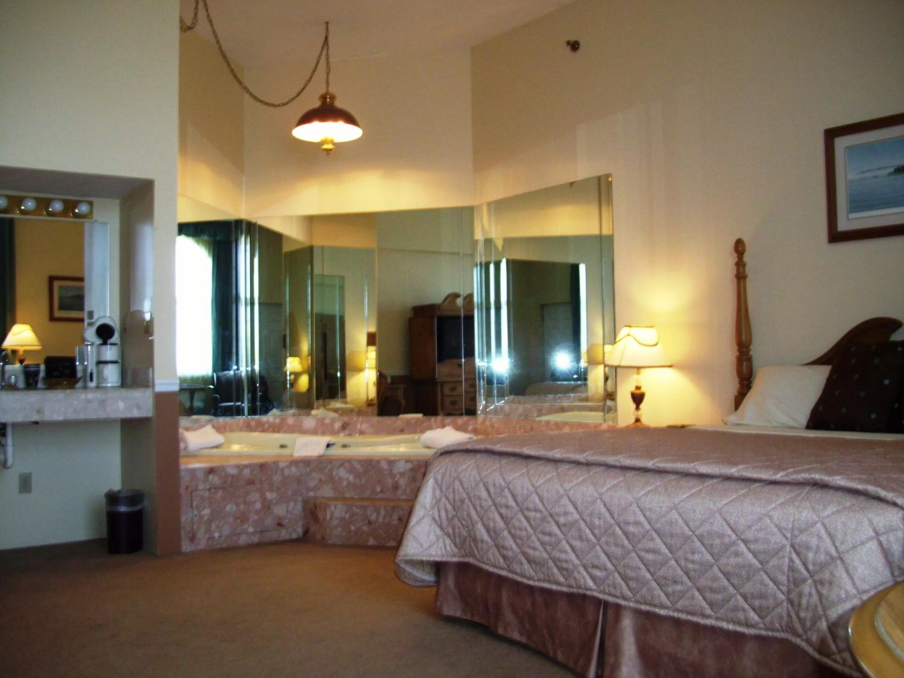 Bed in Riveredge Resort Hotel