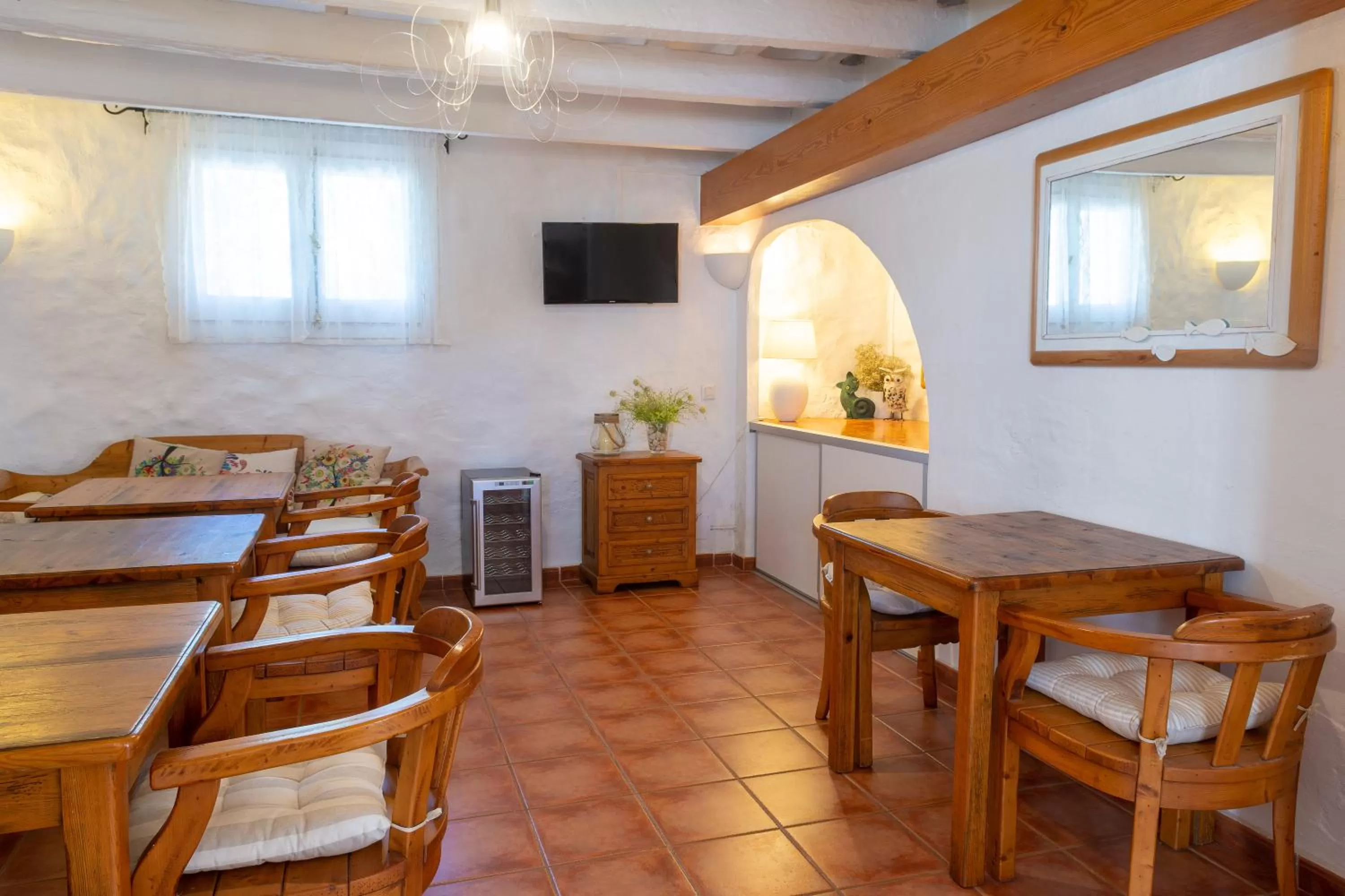 Communal lounge/ TV room, Restaurant/Places to Eat in Agroturismo Binissafullet Vell