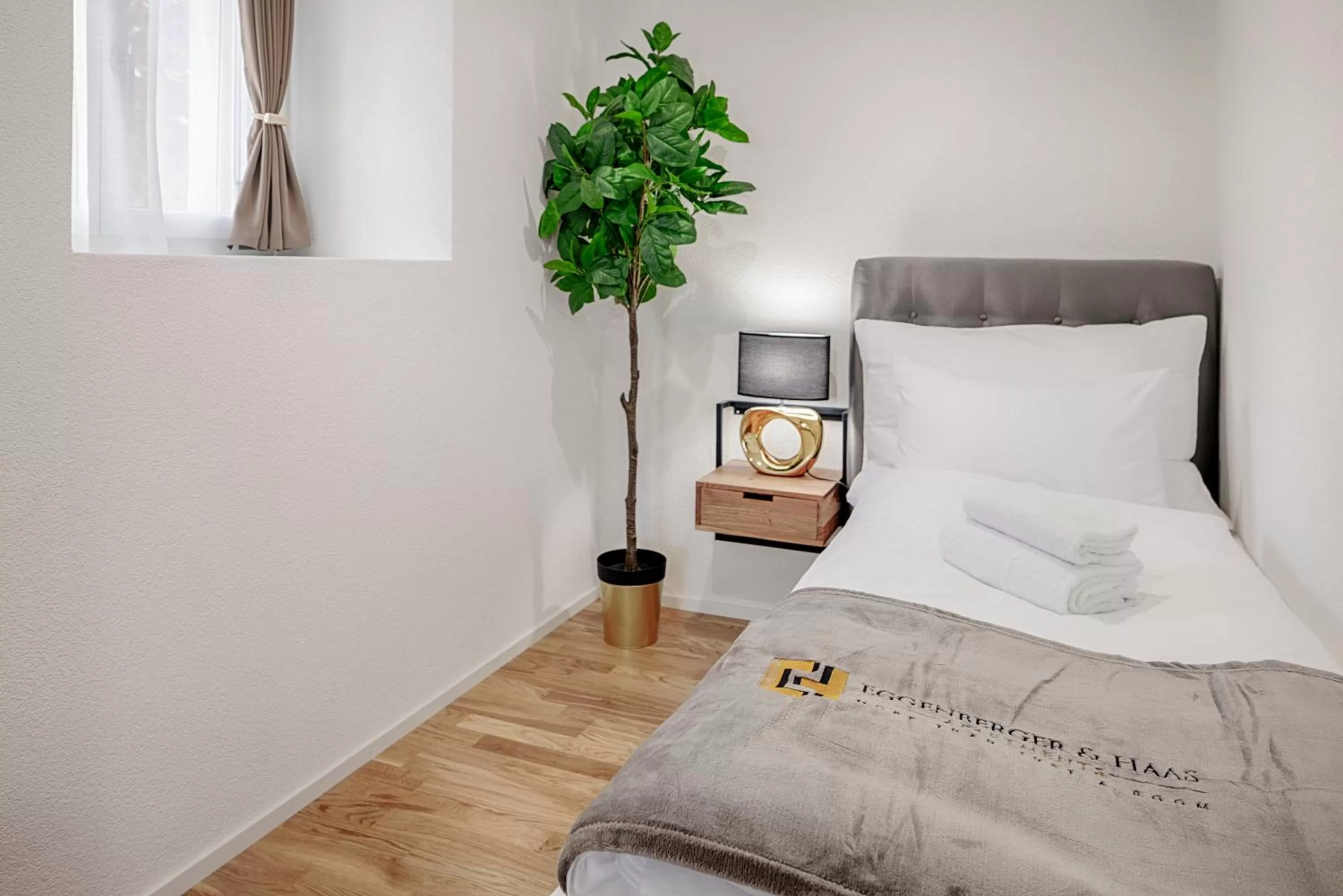 Bed in VISIMO Apartments St Georgen-Strasse St Gallen - Design City Nature