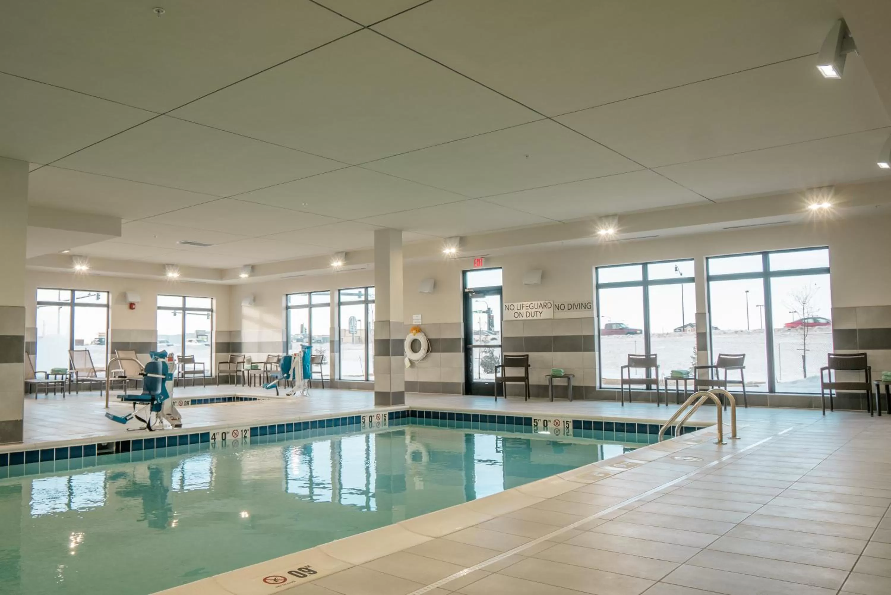 Swimming pool in Courtyard by Marriott Fargo