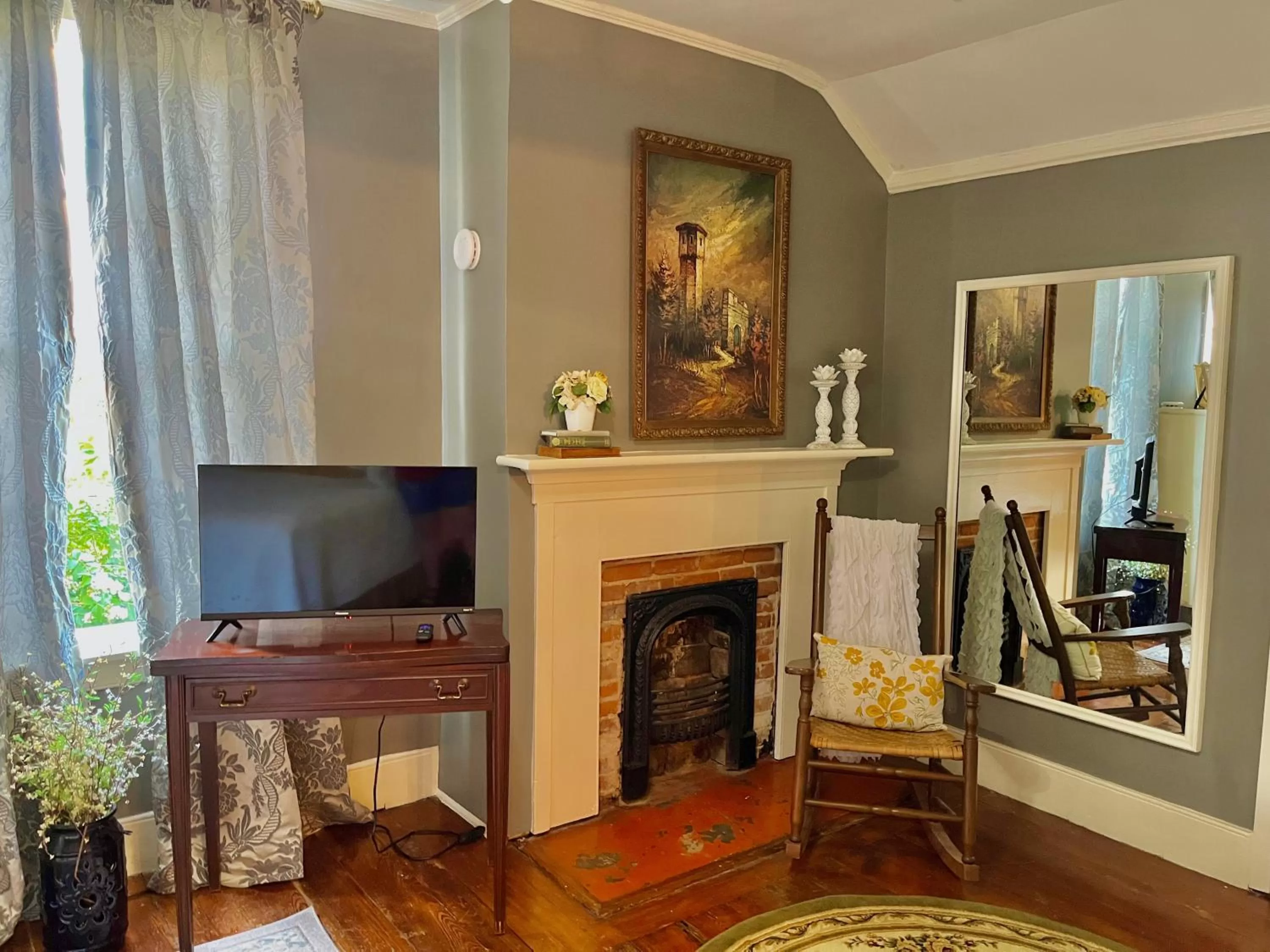 TV and multimedia in The Beaumont House Natchez