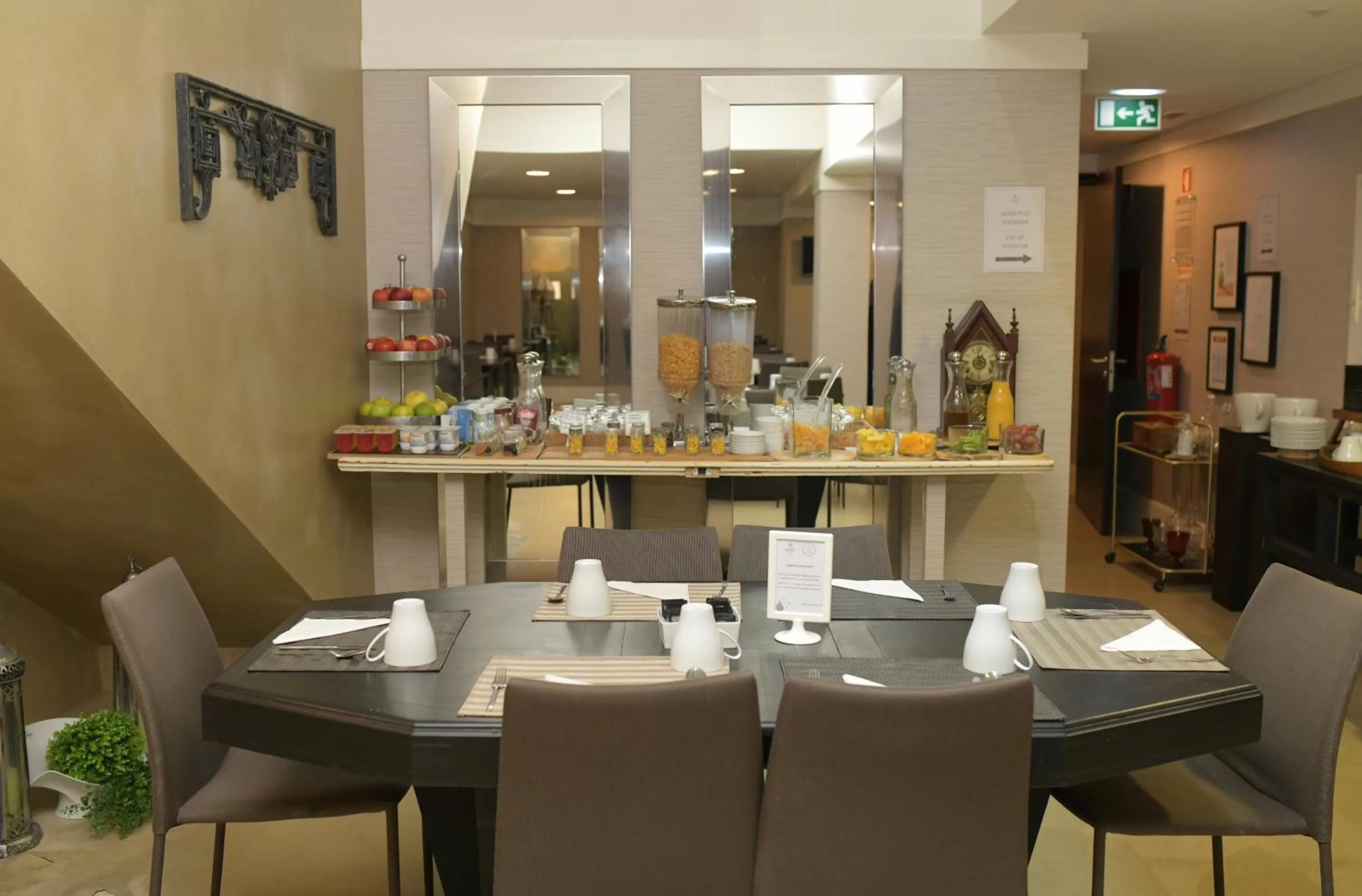 Breakfast in Universal Boutique Hotel