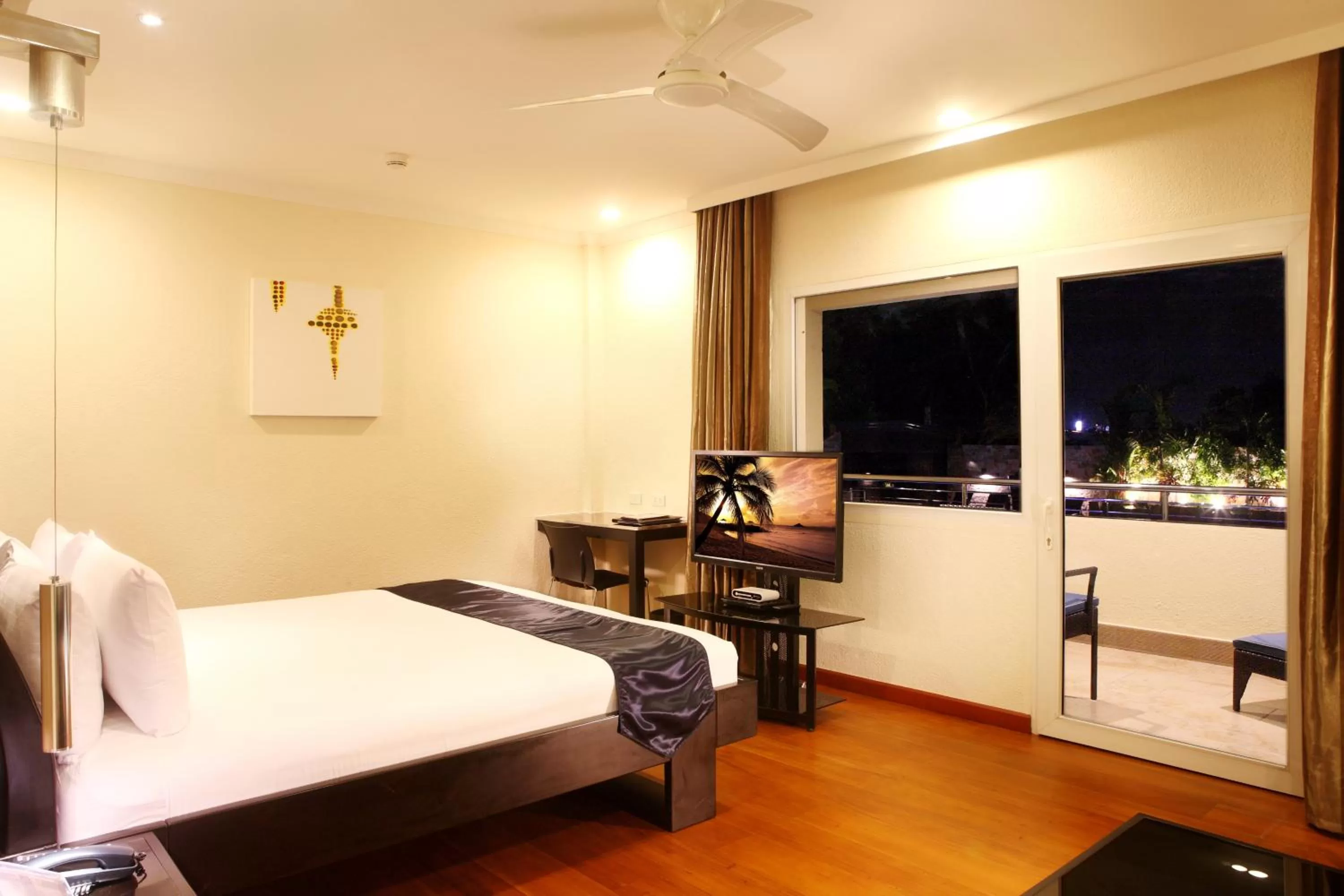 Bedroom, Bed in Queens Hotel Angeles City