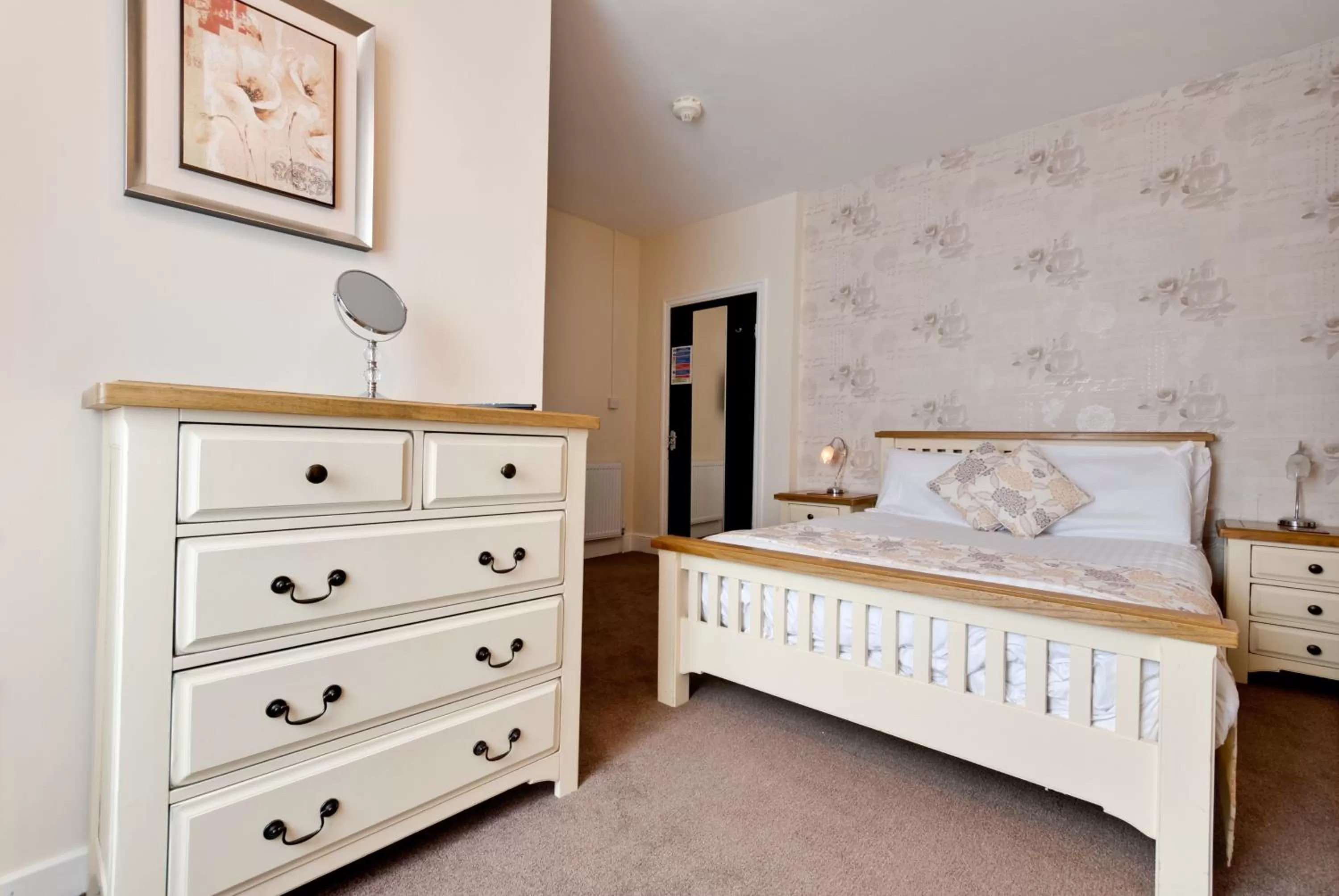 Decorative detail, Bed in Lauriston & Lawton Court Hotel