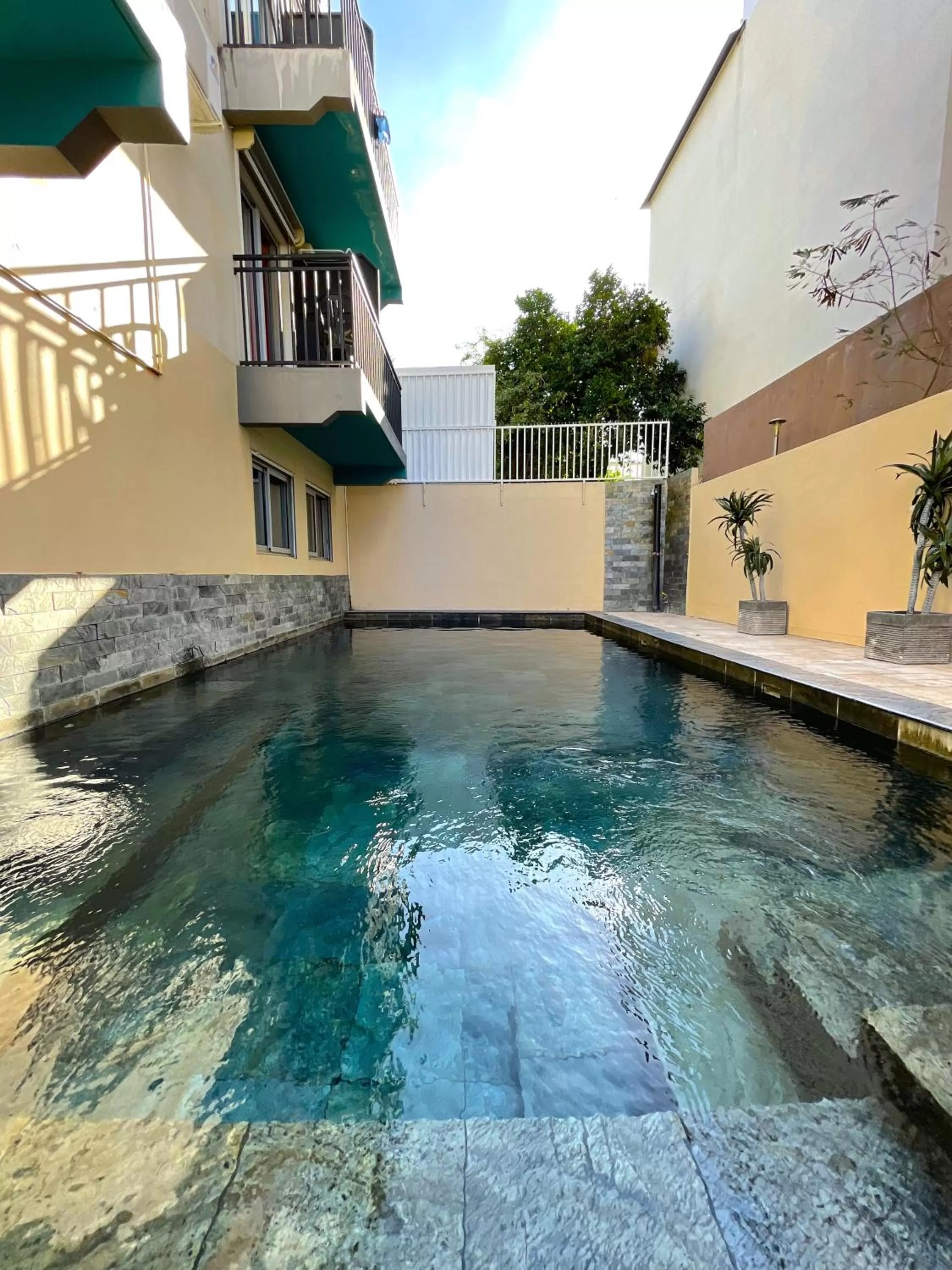 Swimming pool in Hôtel Select - Réunion
