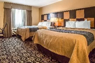 King Suite - Non Smoking in Comfort Inn Ballard-Roosevelt