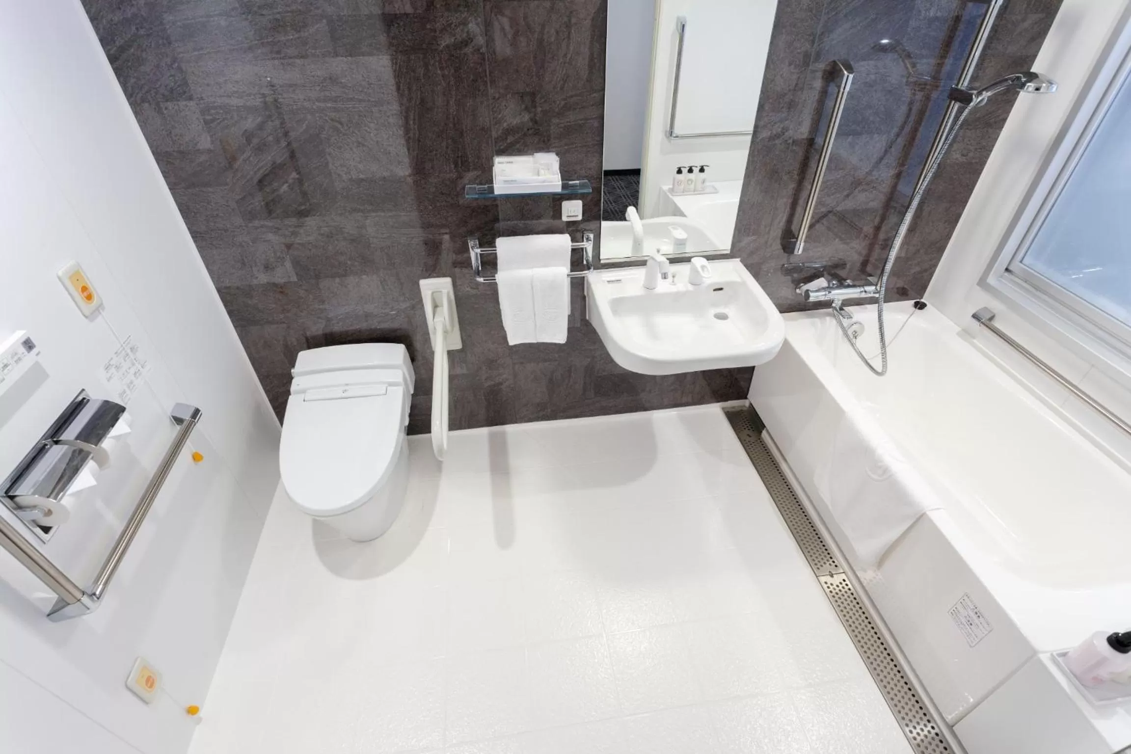 Shower in Osaka View Hotel Honmachi