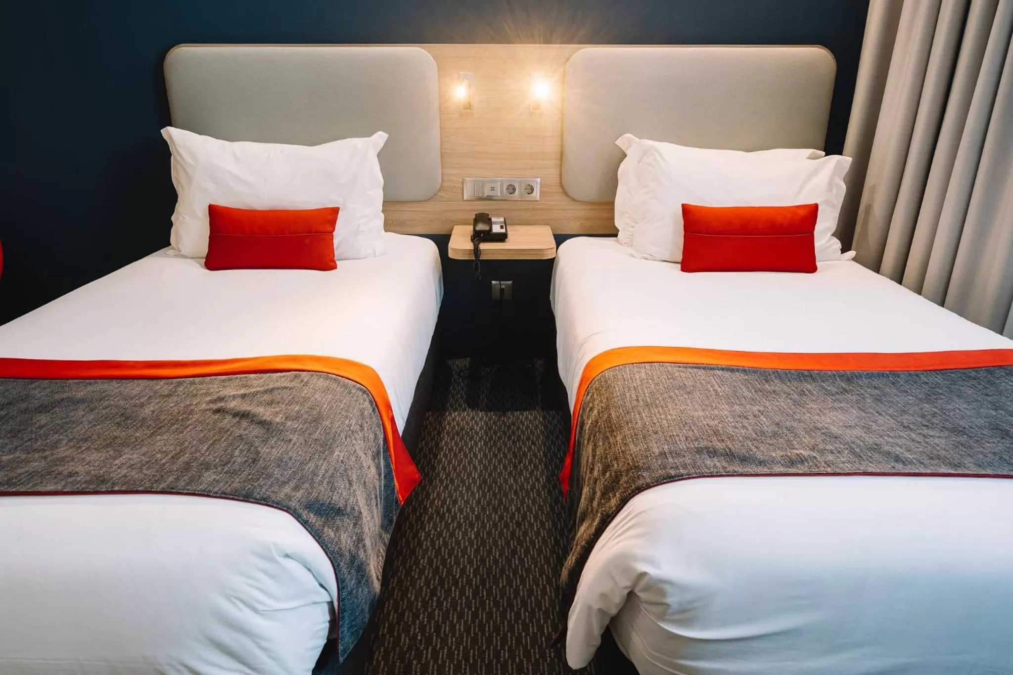 Photo of the whole room, Bed in Holiday Inn Express Porto City Centre by IHG