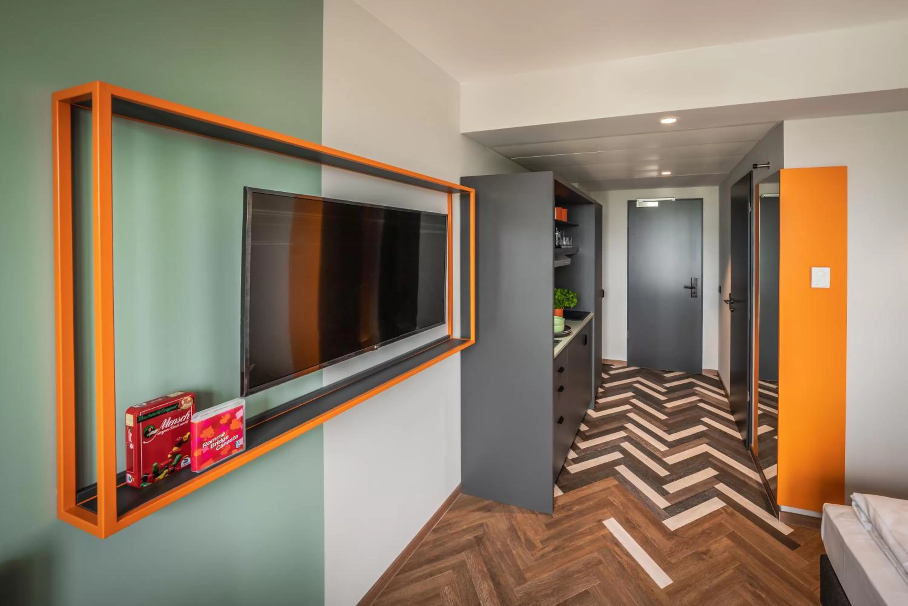 TV and multimedia in LOGINN Hotel Berlin Airport