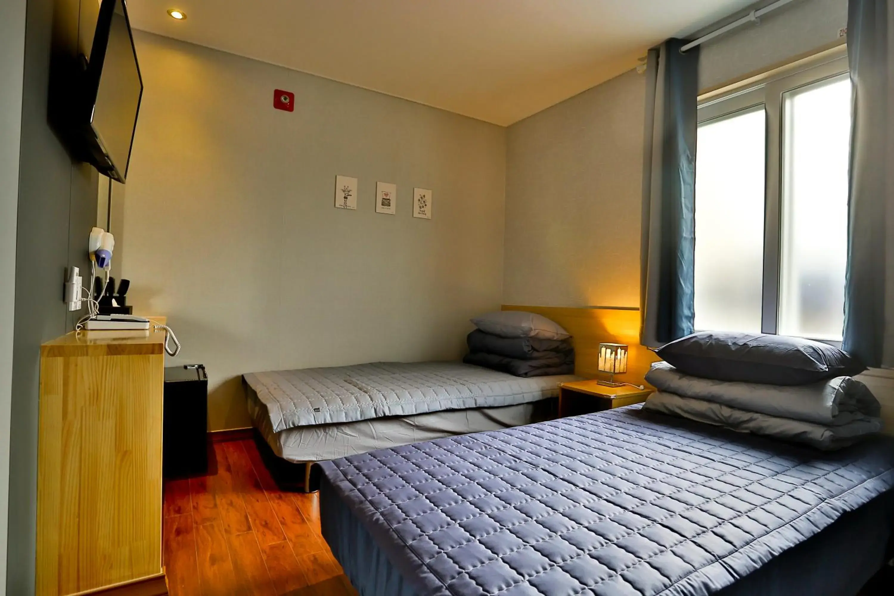 Twin Room with Private Bathroom in Ezstay-Nampo Twin Room with Private Bathroom in Ezstay-Nampo