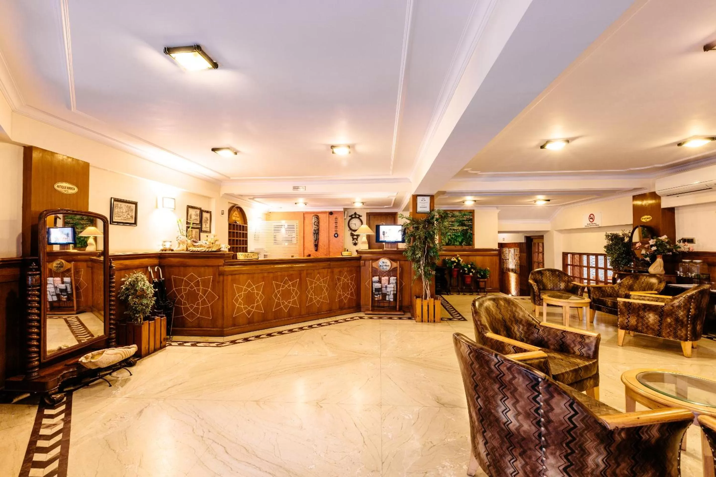 Lobby or reception in Hotel Willow Banks Shimla