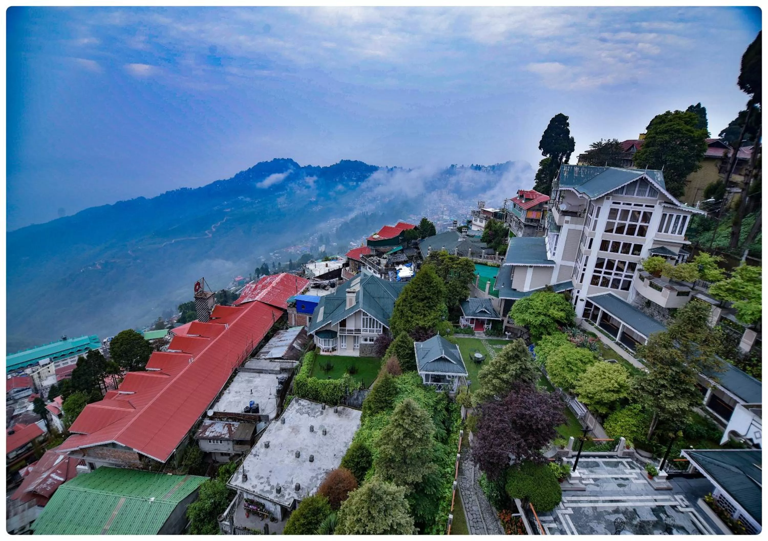Day, Bird's-eye View in Cedar Inn