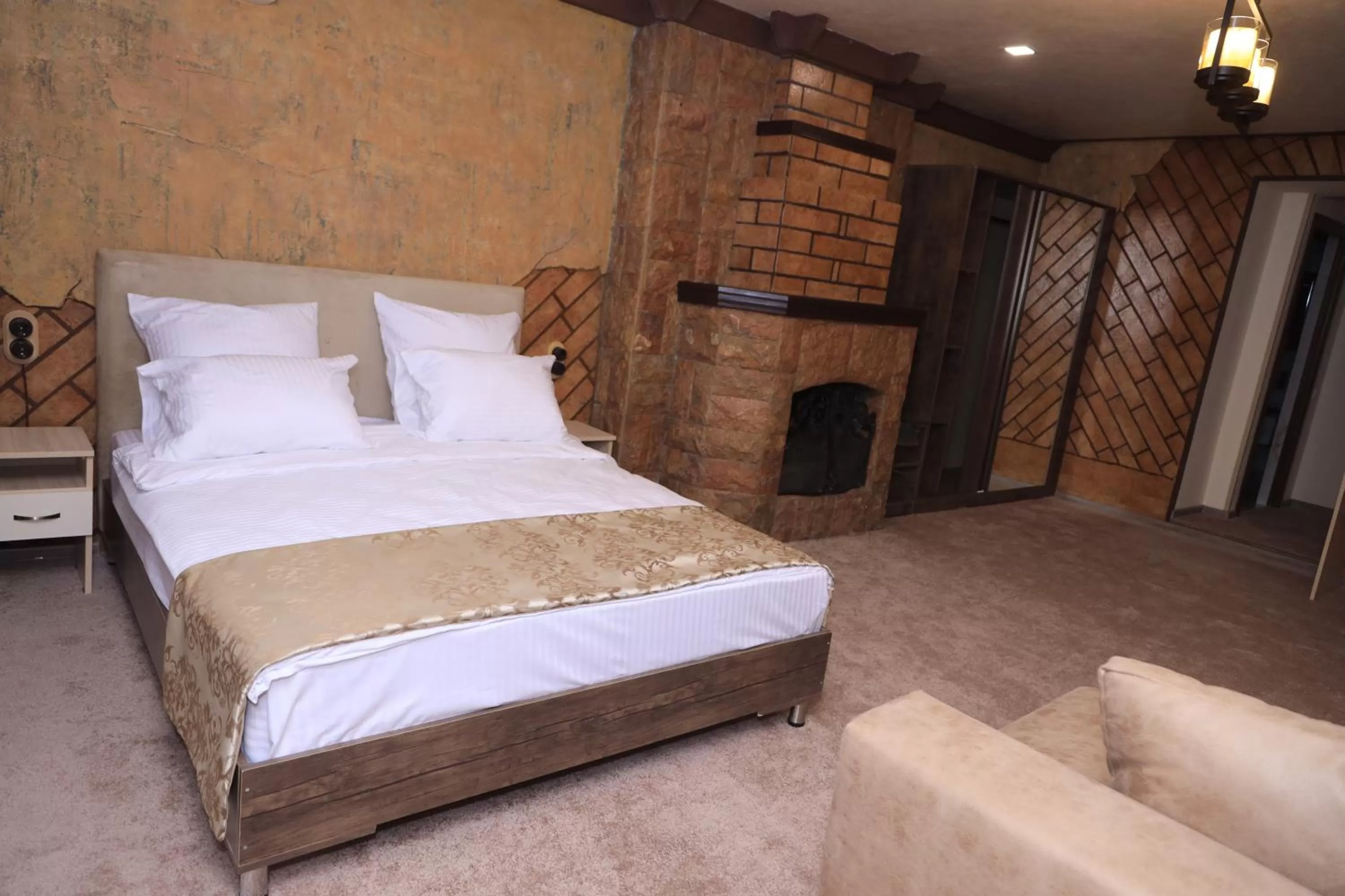 Bed in DeLin Hotel And Tours