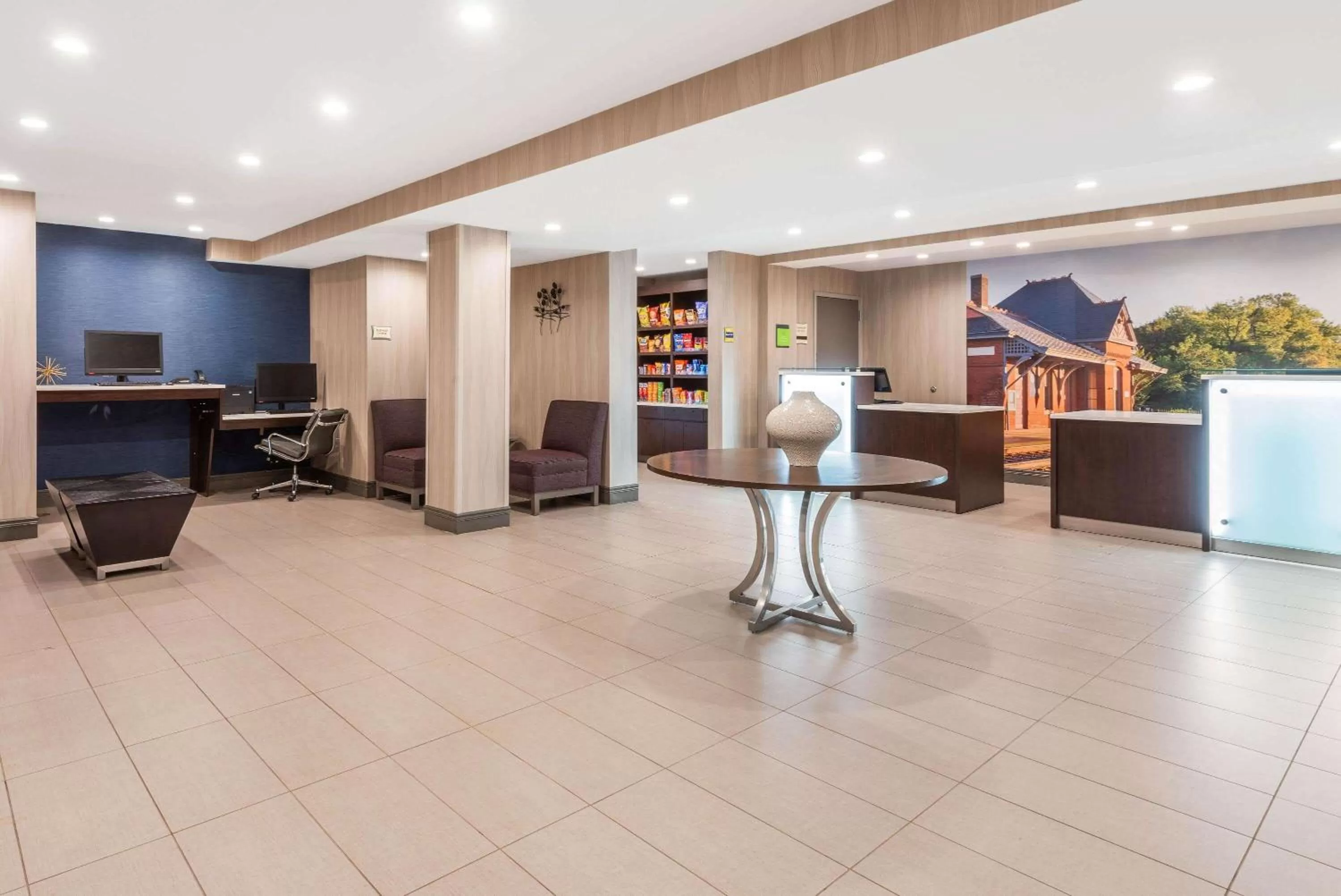 Lobby or reception in La Quinta by Wyndham Aberdeen-APG