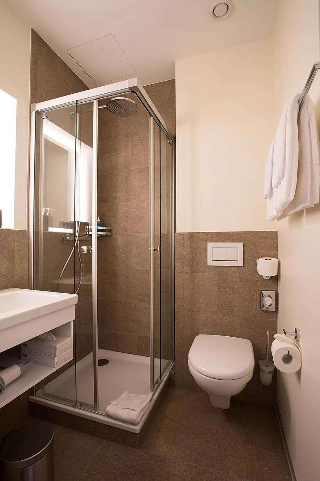 Bathroom in Kreuz Bern Modern City Hotel