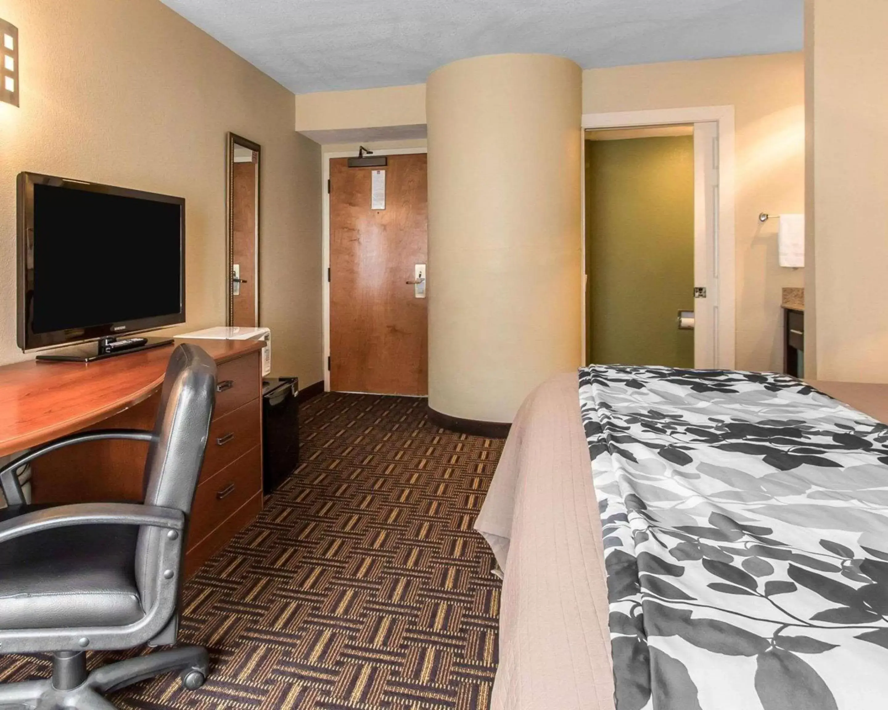 King Room in The Douillet by Demeure Hotels King Room in The Douillet by Demeure Hotels