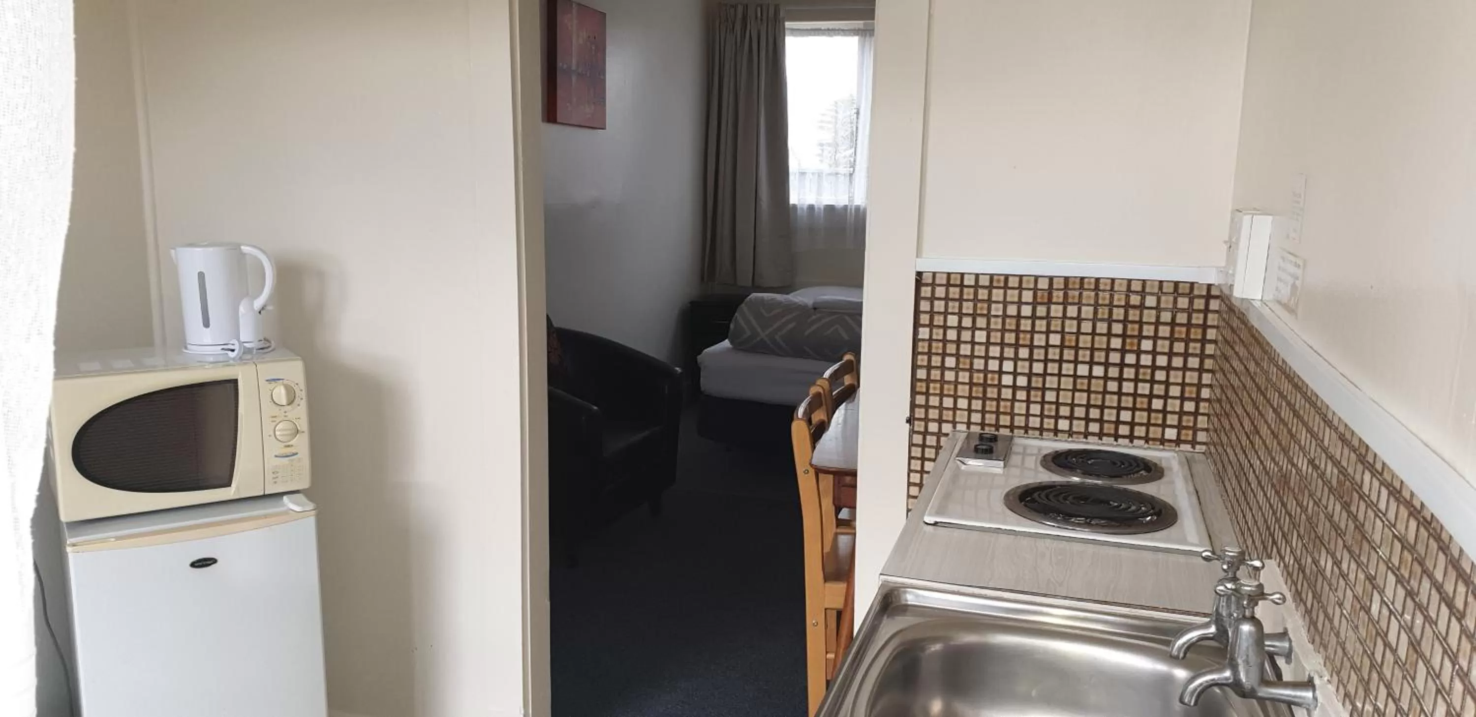 Camellia Court Family Motel