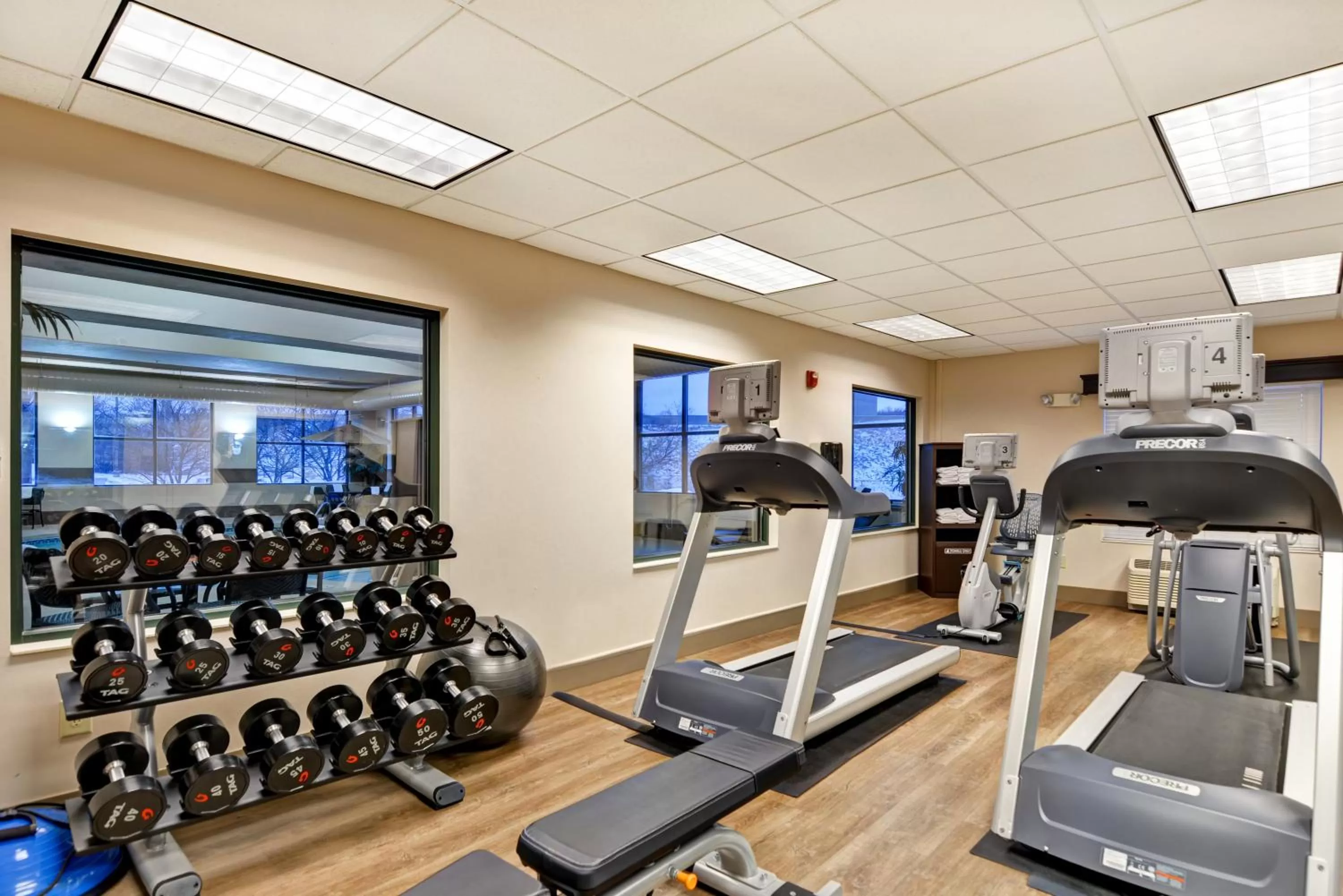 Fitness centre/facilities in Holiday Inn Express Hotel & Suites Milwaukee-New Berlin by IHG
