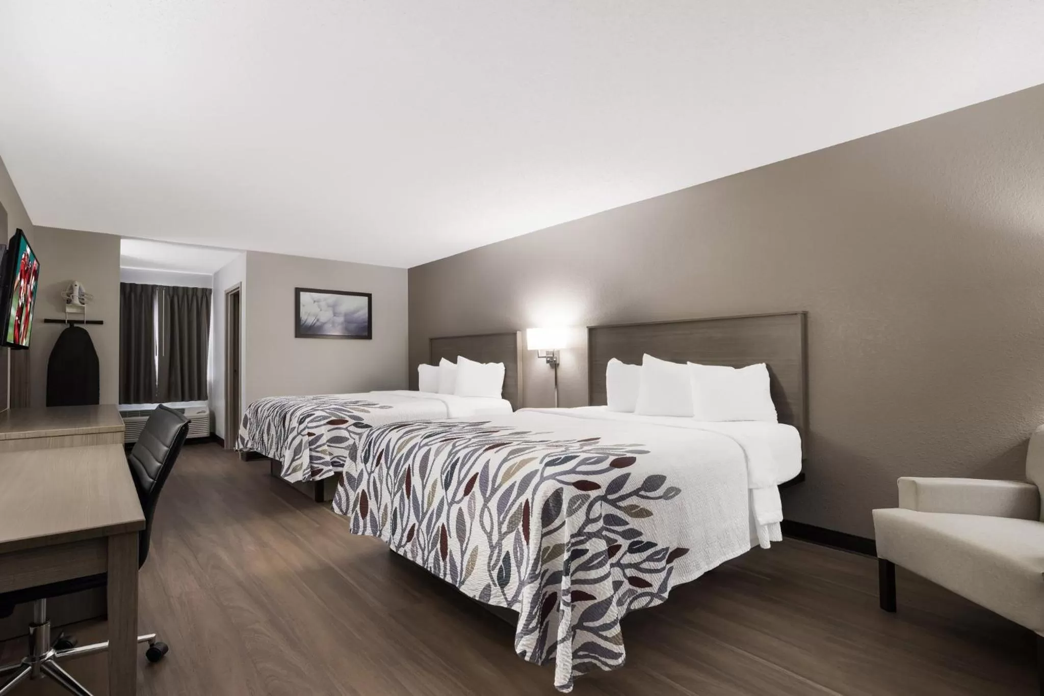 Bedroom, Bed in Red Roof Inn Weedsport