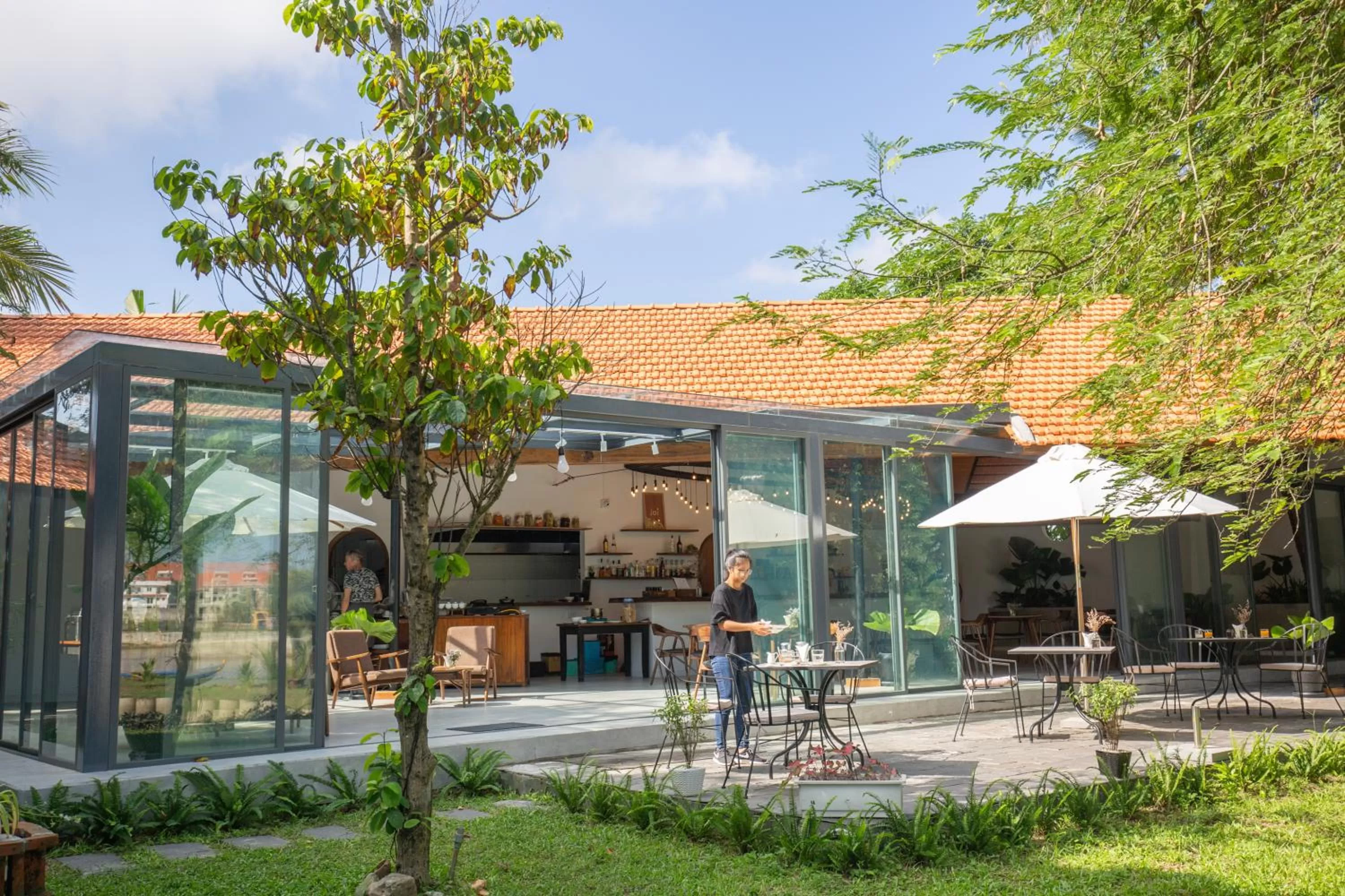 Restaurant/places to eat, Property Building in Tra Que Mansion