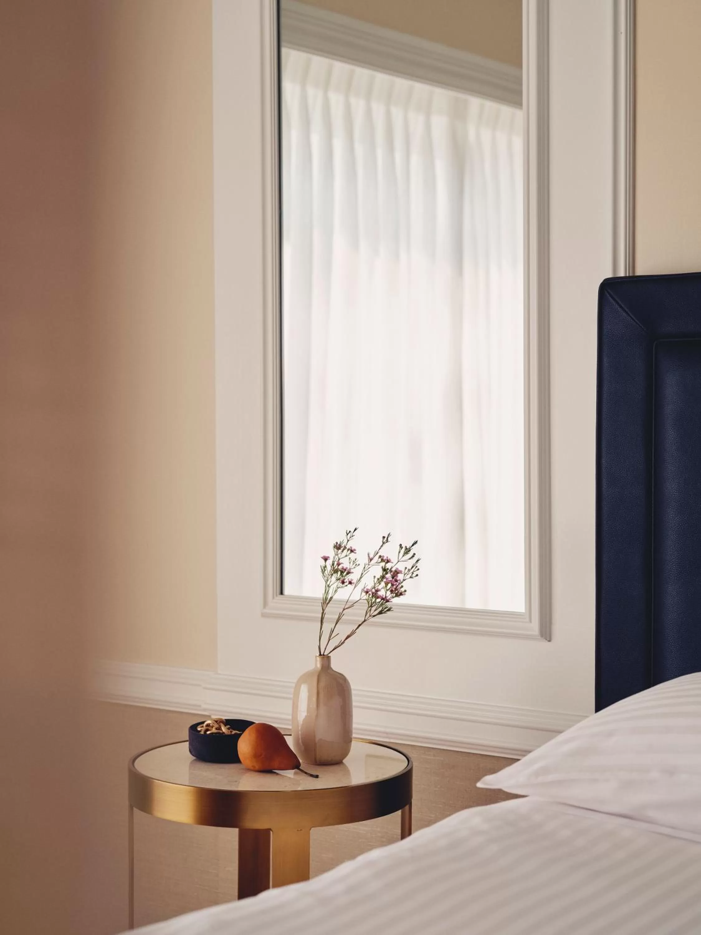 Bedroom, Bed in Boston Harbor Hotel