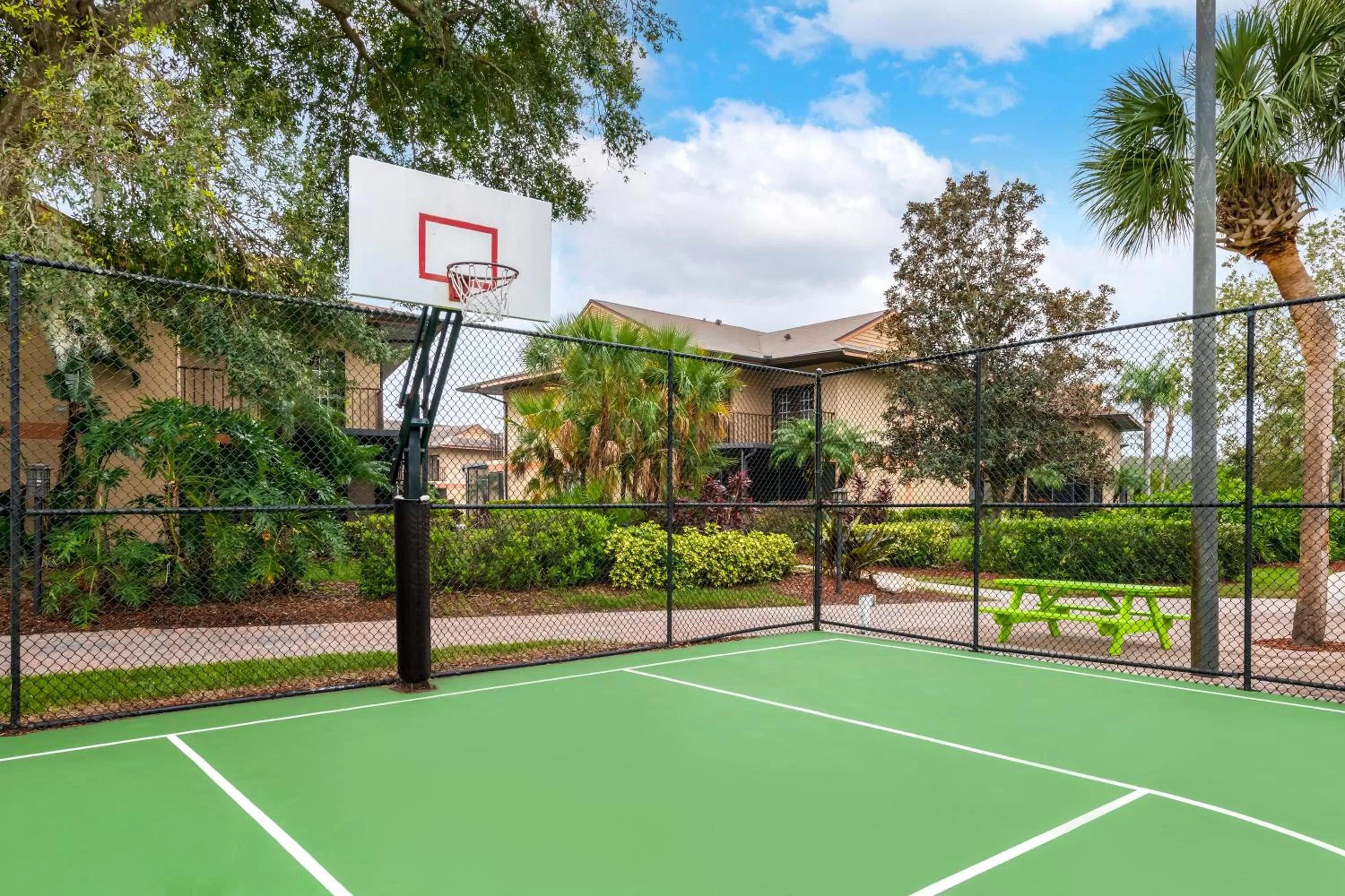 Sports, Tennis/Squash in Liki Tiki Village