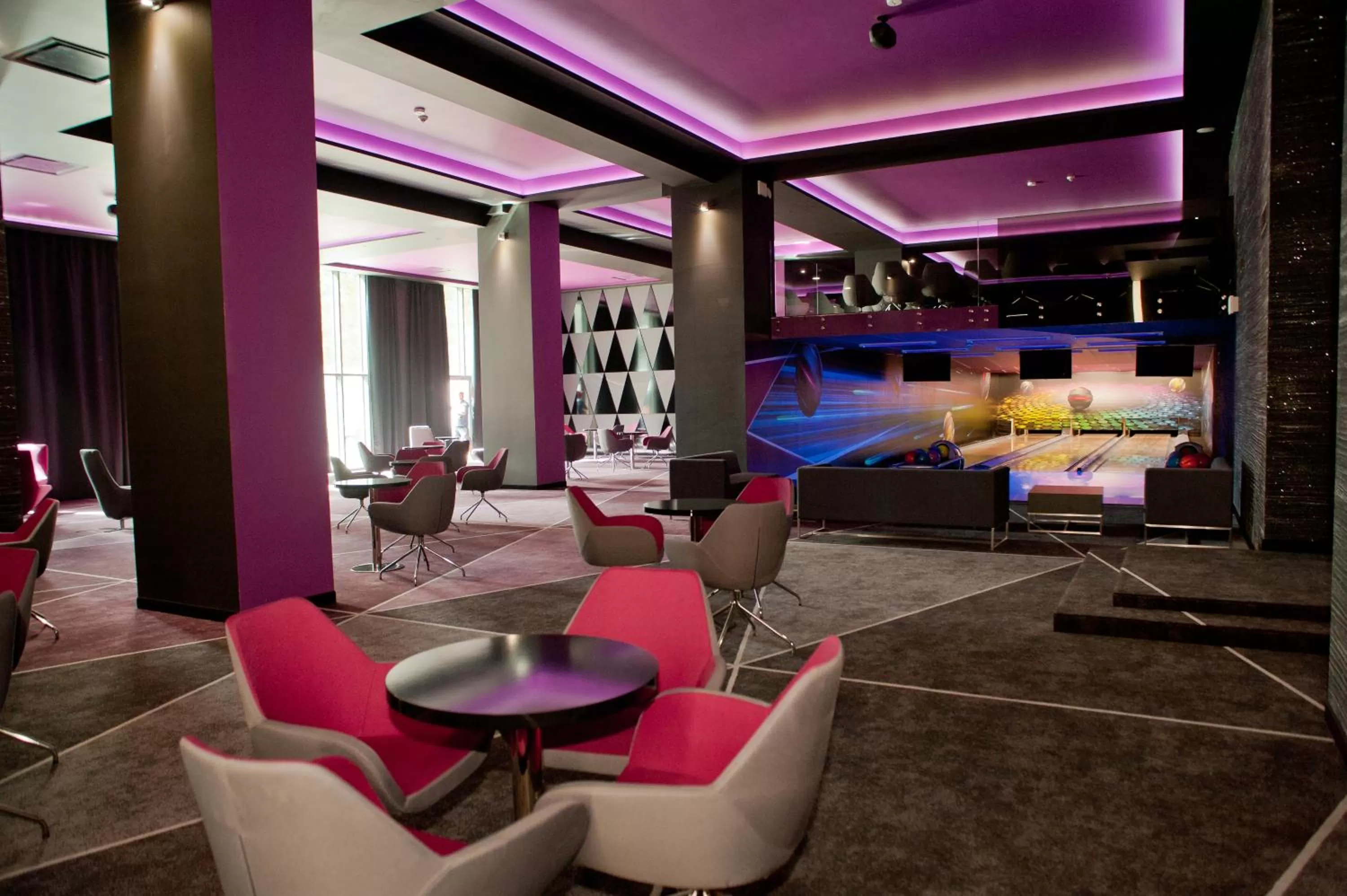 Bowling in Ambasador Premium