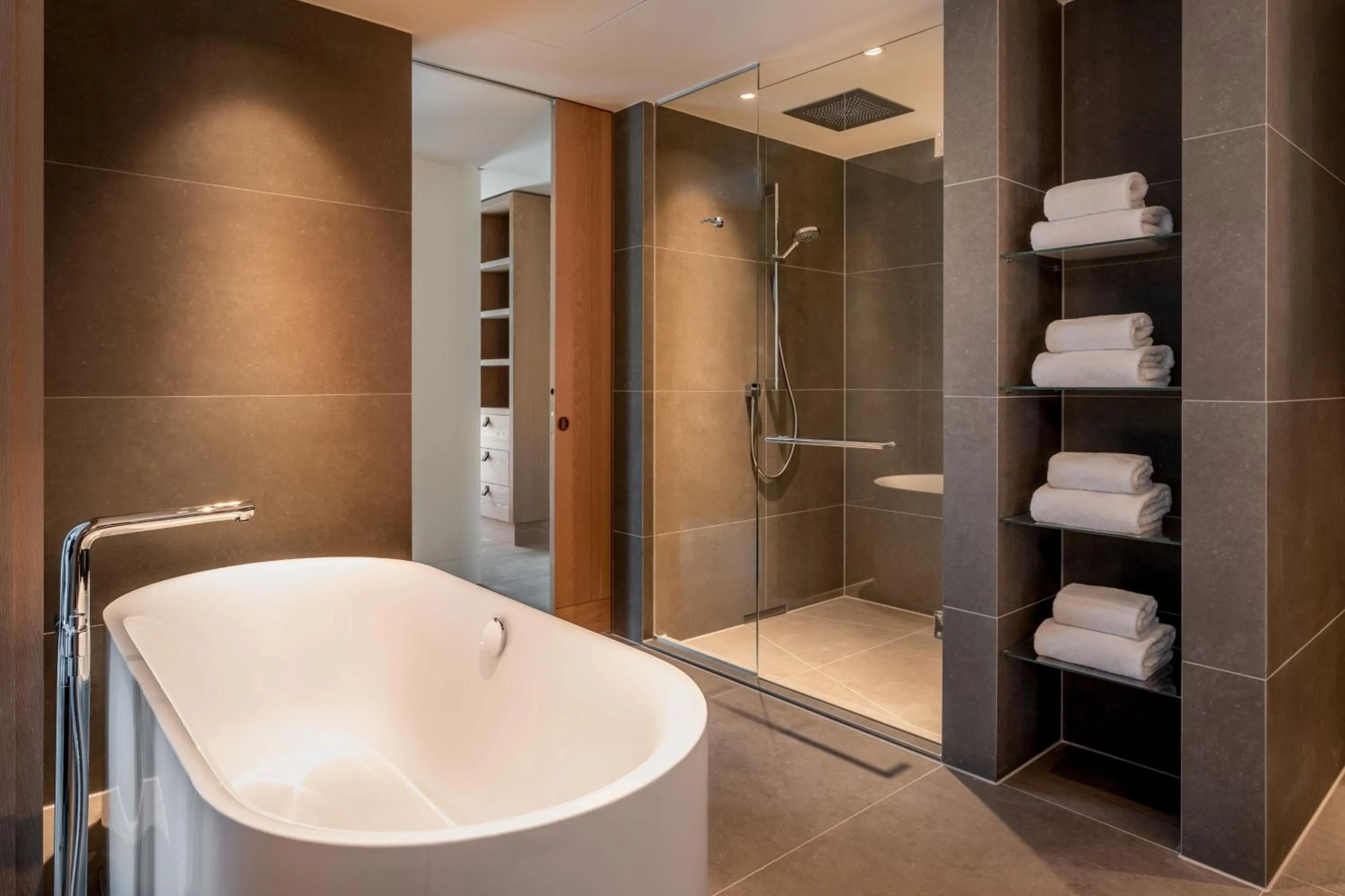 Shower in Munich Marriott Hotel City West