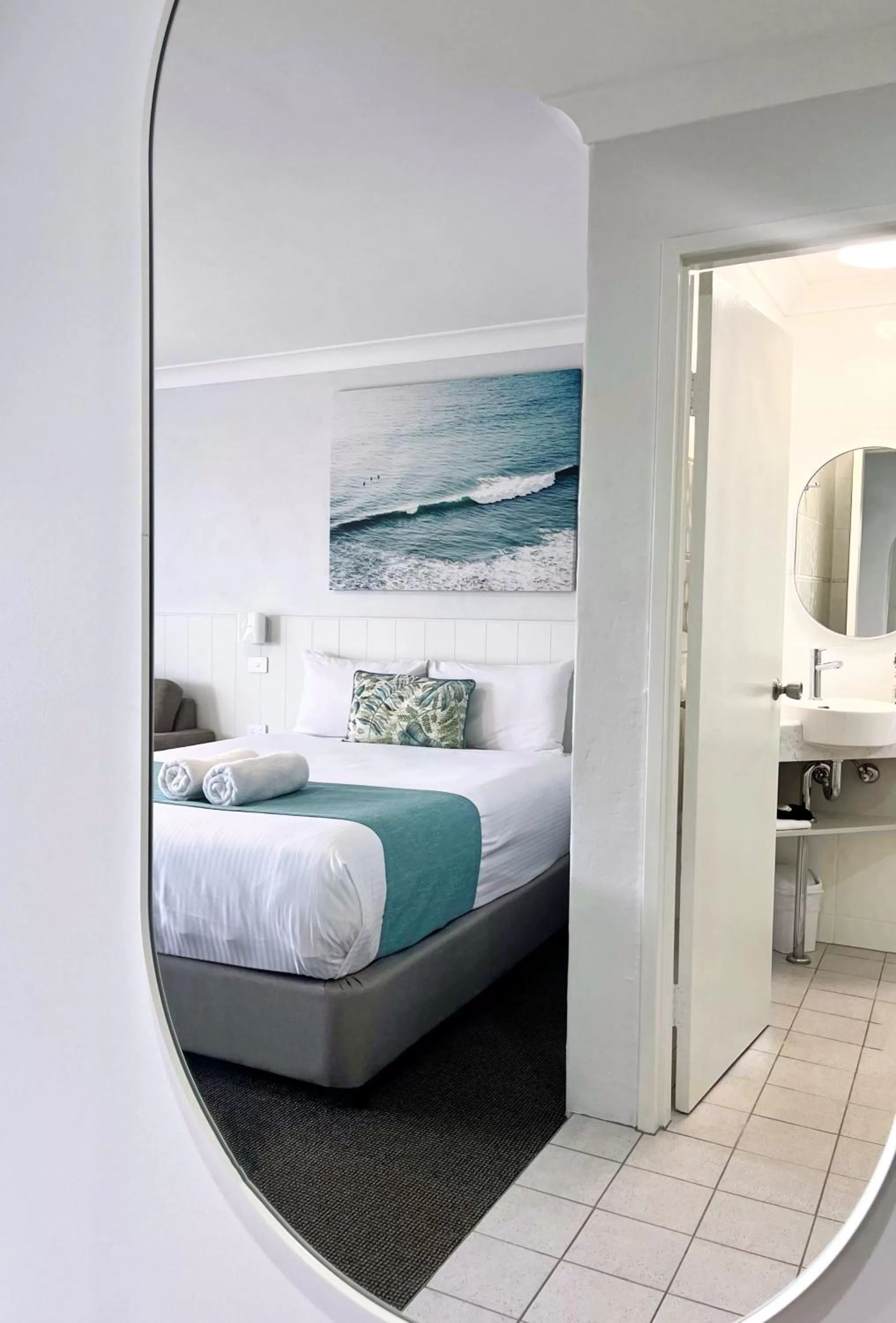 Shower, Bed in Araluen Motor Lodge