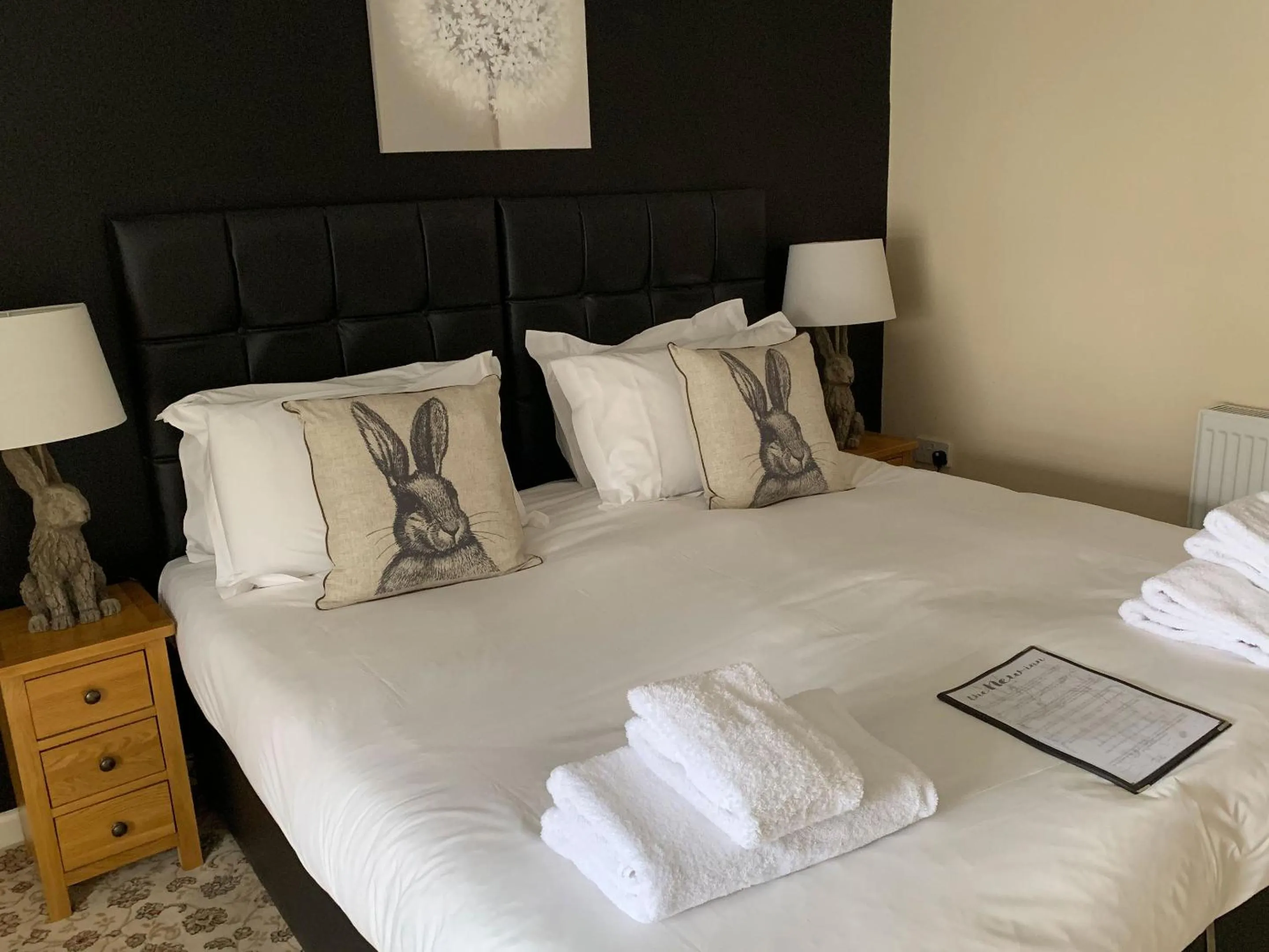 Bed in New Inn - Dorchester