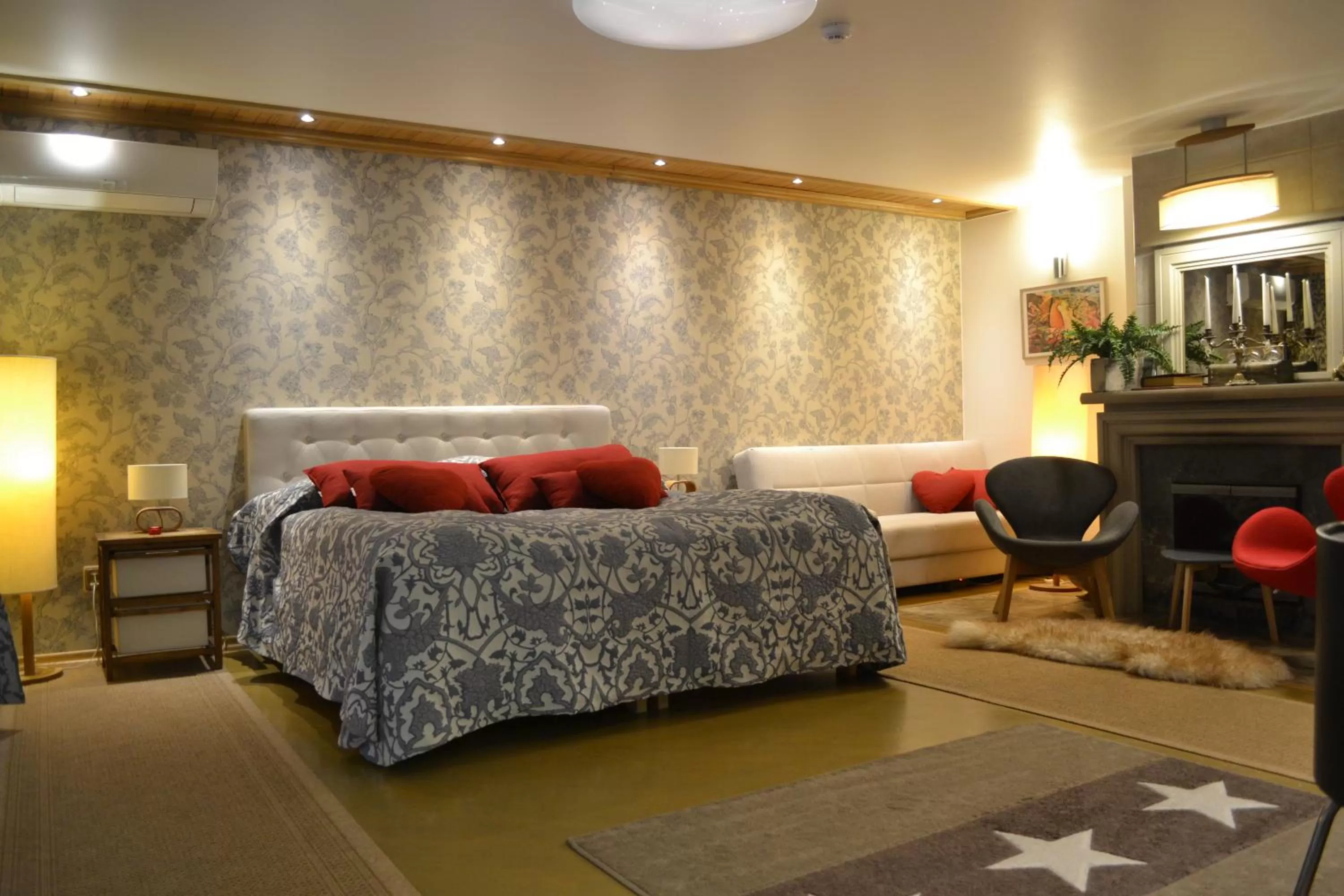 Photo of the whole room, Bed in Alex Maja