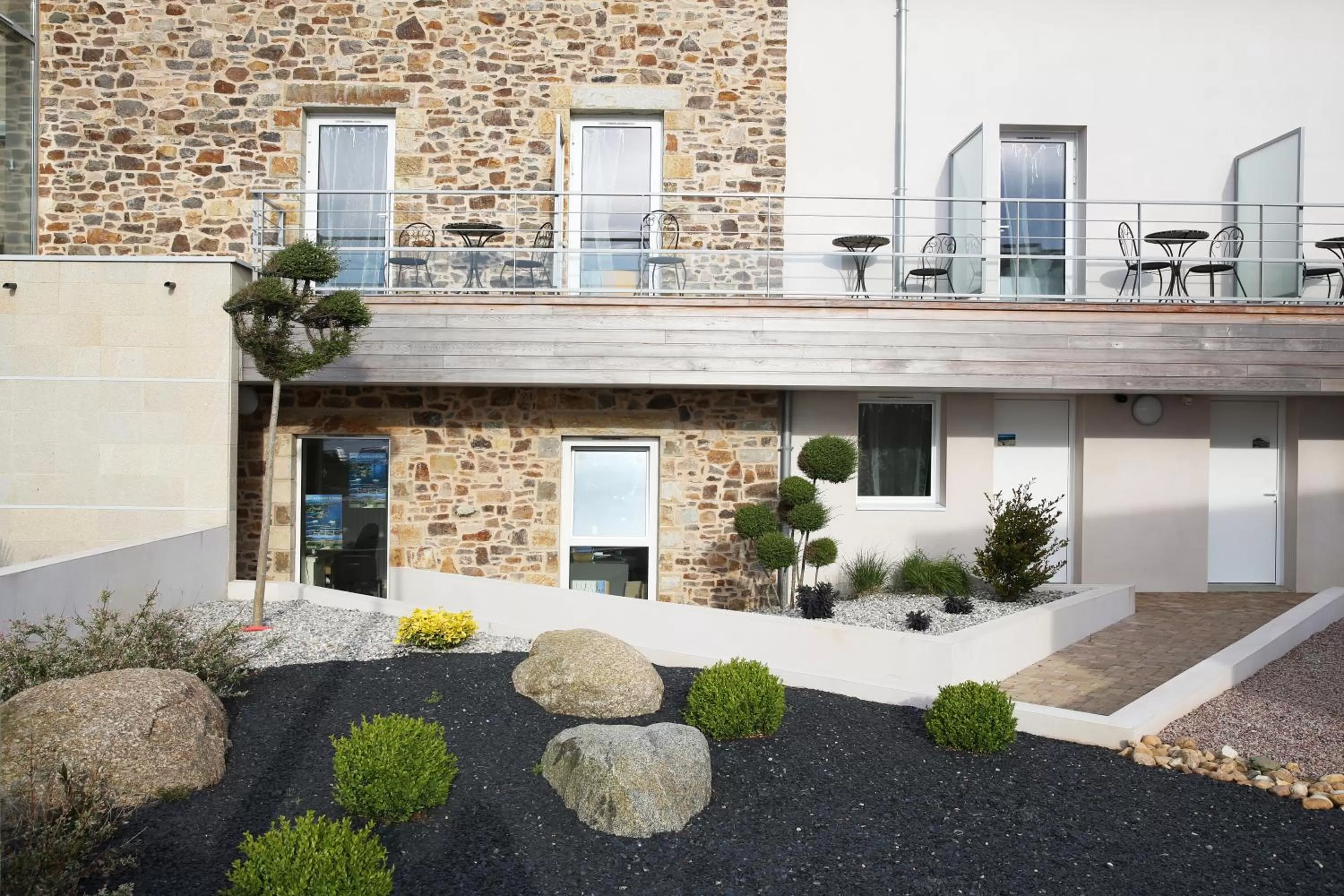 Garden in Best Western Plus Les Terrasses de Bréhat