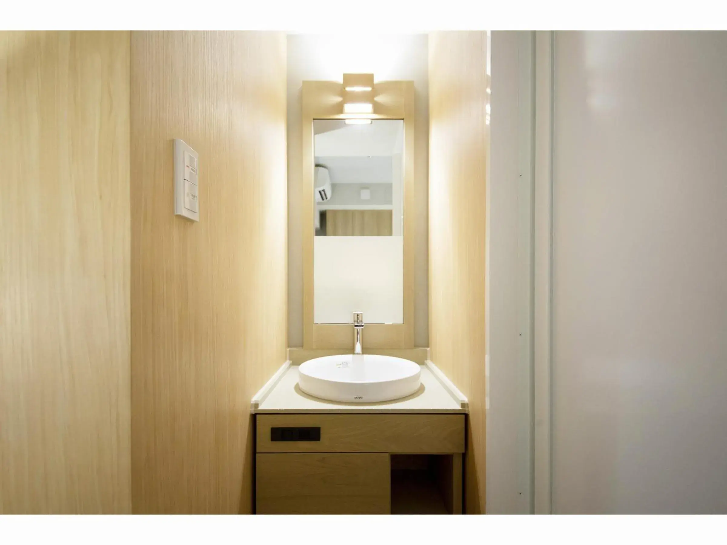 Deluxe Double Room - Non-Smoking in HOTEL HILLARYS Shinsaibashi Deluxe Double Room - Non-Smoking in HOTEL HILLARYS Shinsaibashi