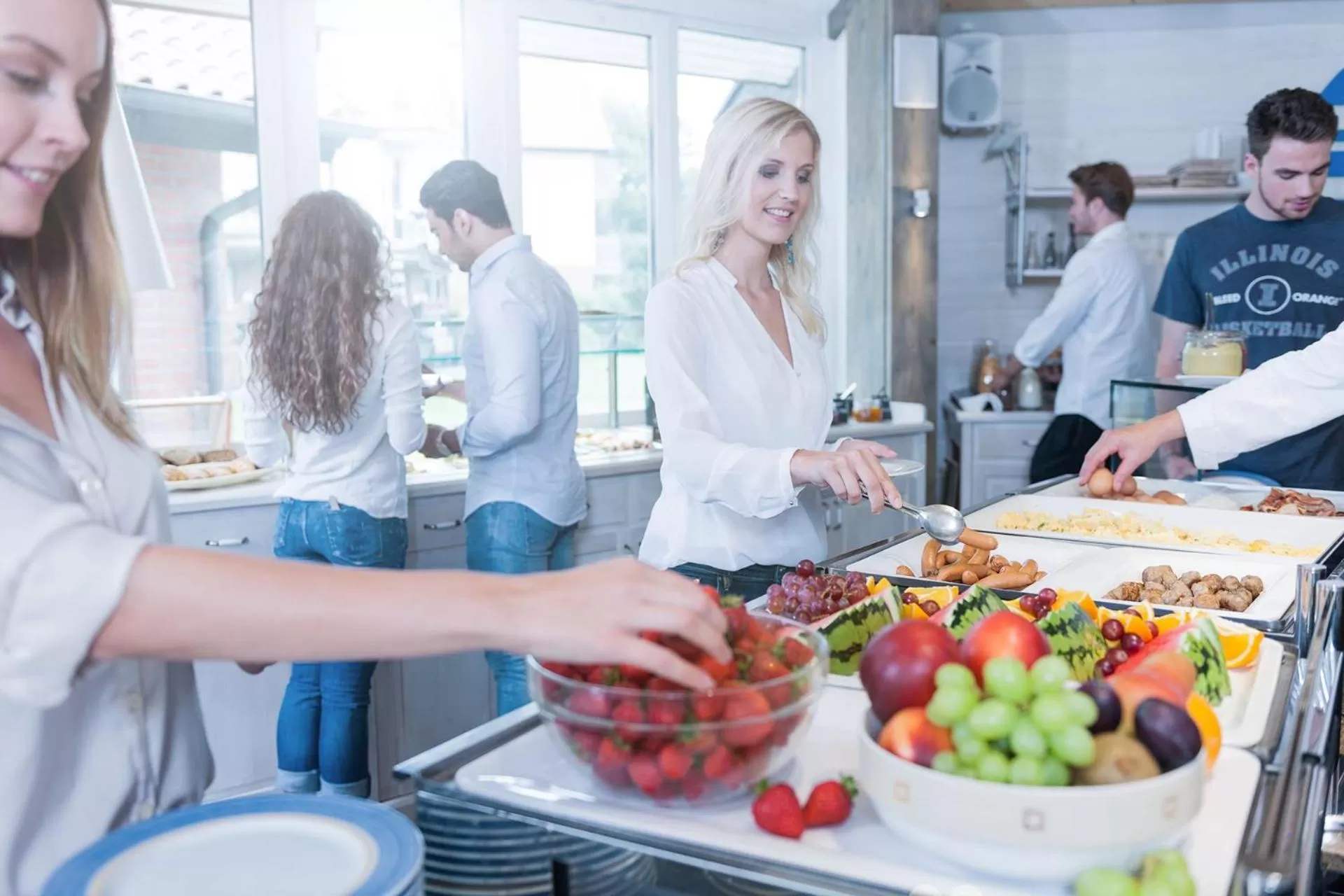 Buffet breakfast in Hotel Am Medemufer