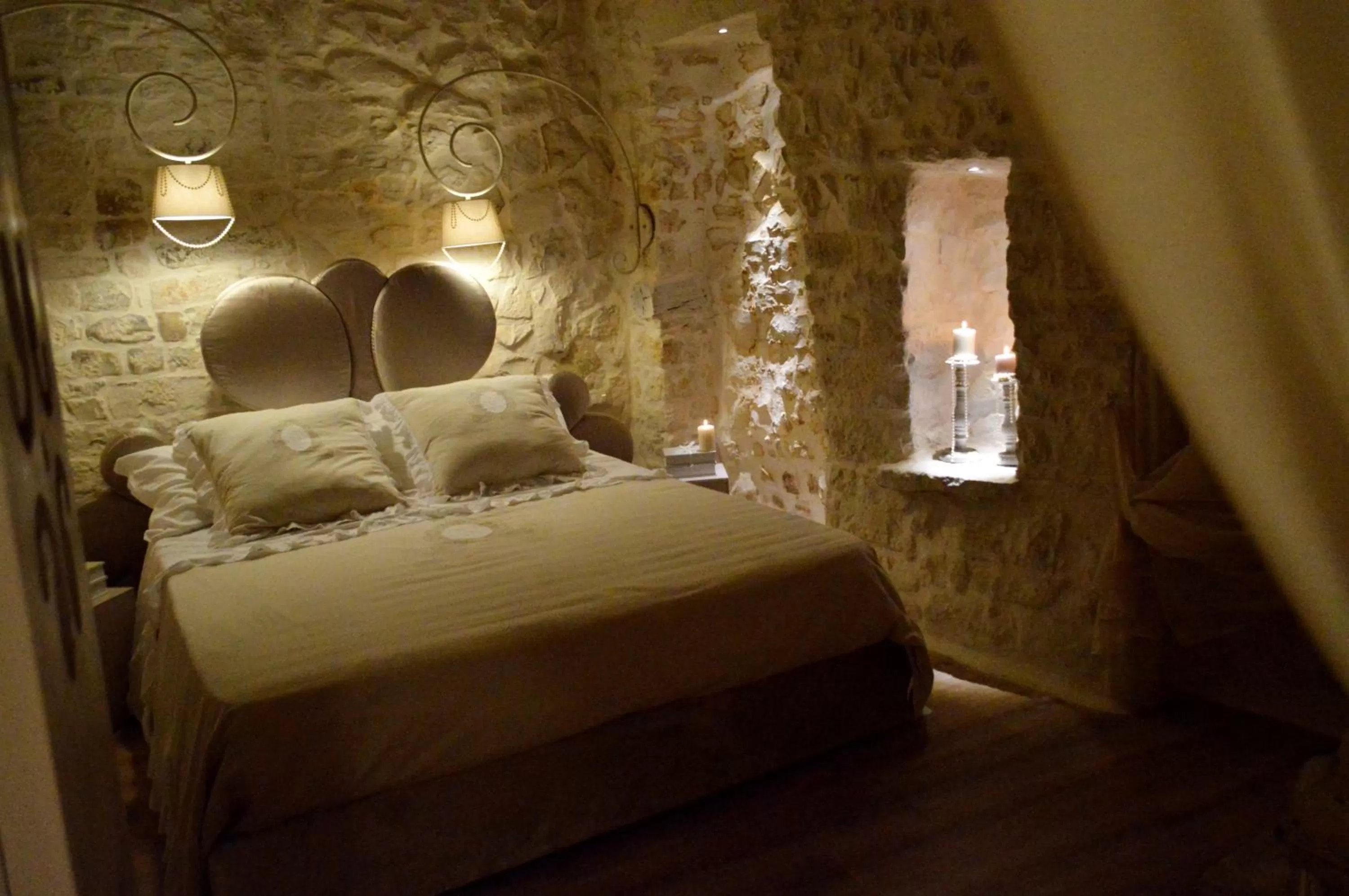 Photo of the whole room, Bed in Albergo Diffuso Dimora Rossi B&B