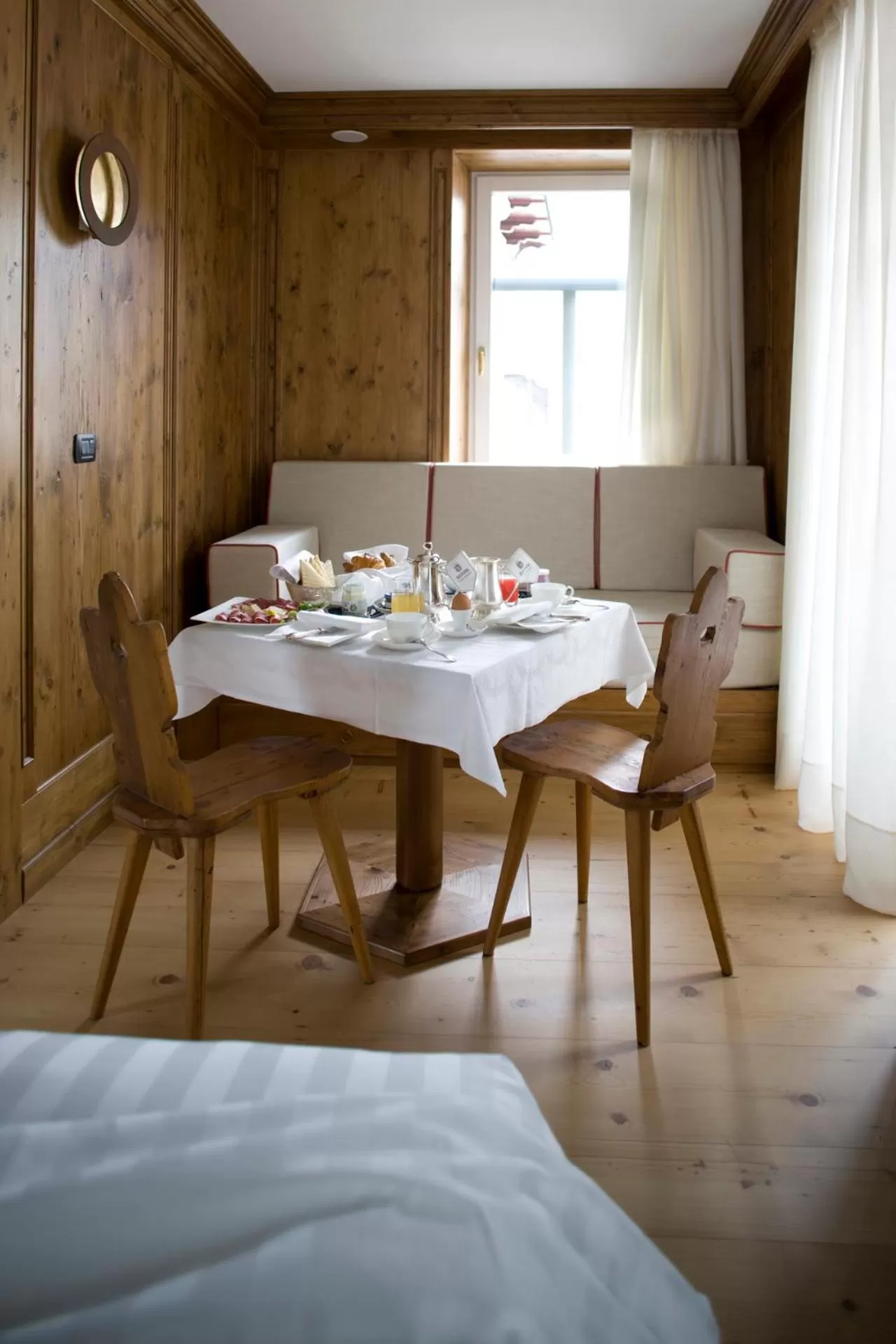 Seating area, Restaurant/Places to Eat in Hotel Cortina
