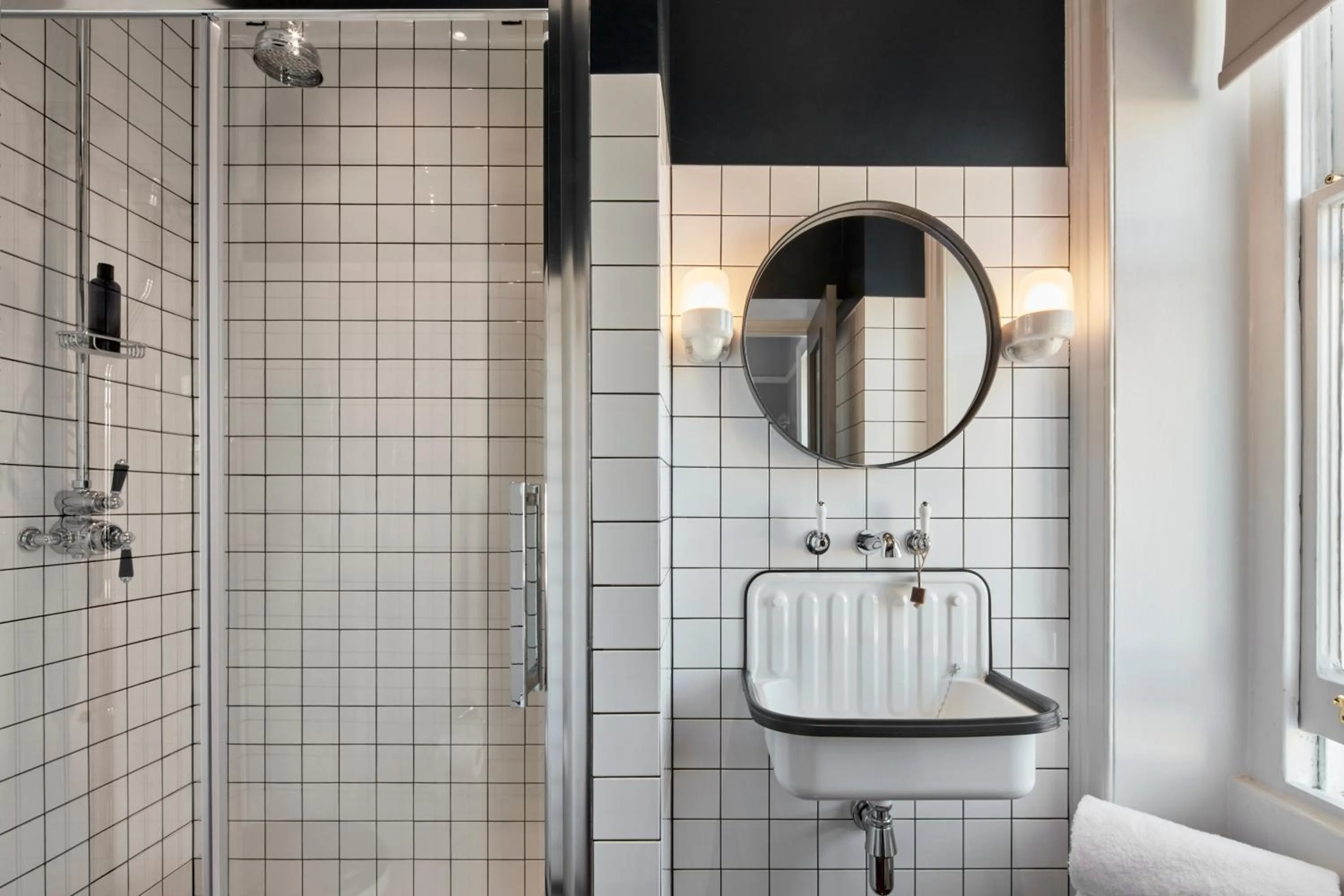 Shower in The Pilgrm