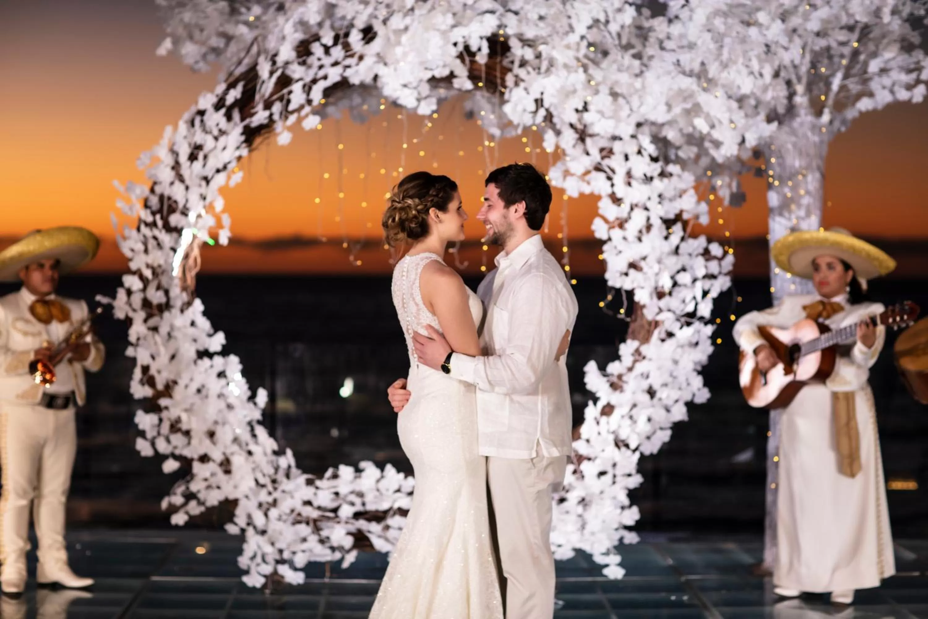 wedding in Playa Los Arcos Hotel Beach Resort & Spa