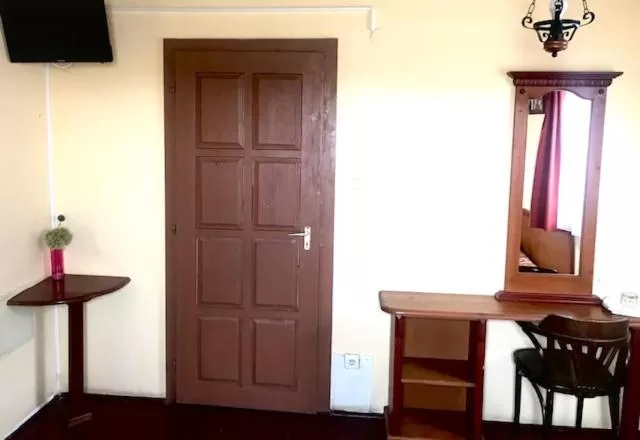 TV/Entertainment Center in Convoy Panzió