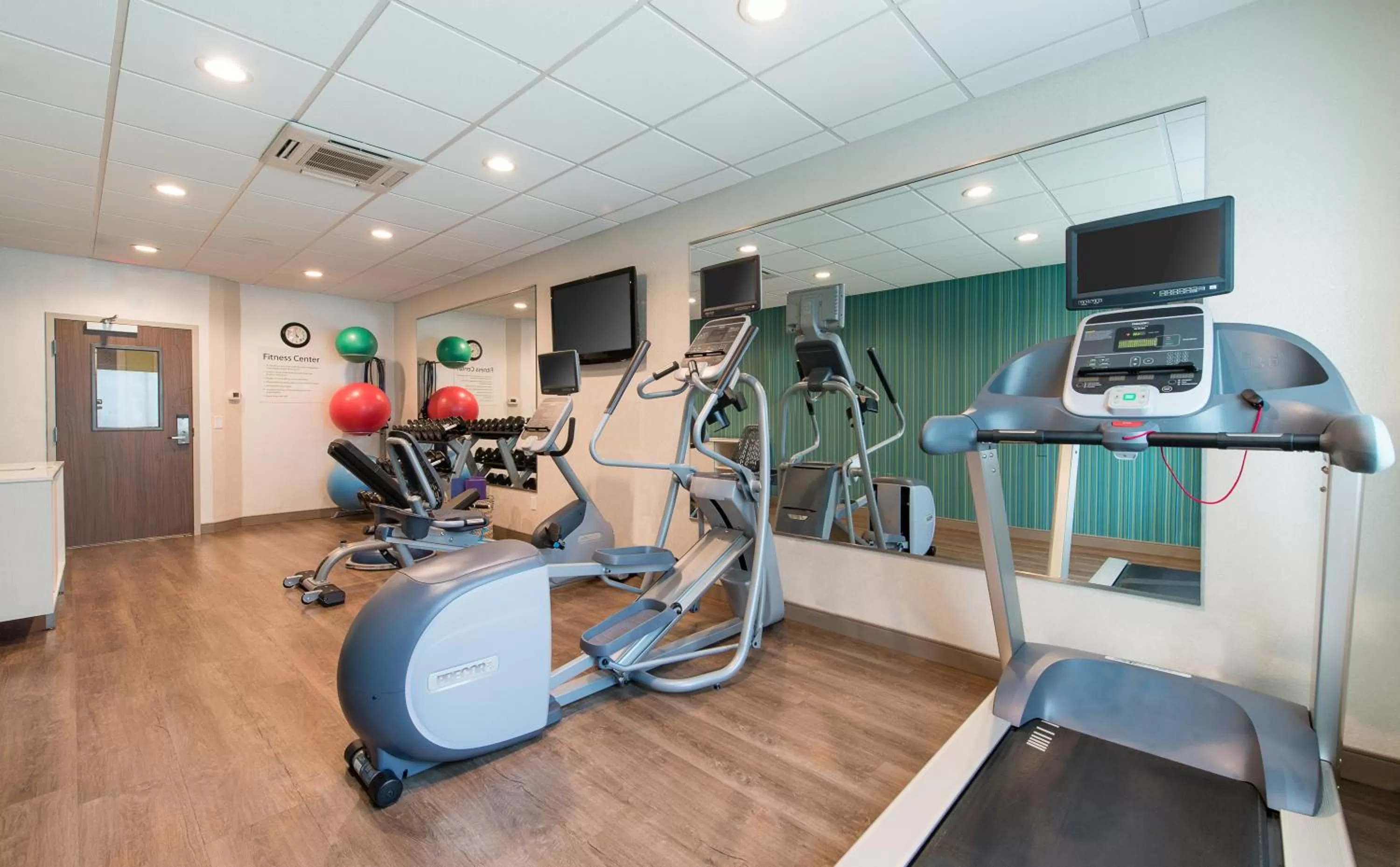 Fitness centre/facilities in Holiday Inn Express & Suites Columbia-I-26 @ Harbison Blvd by IHG
