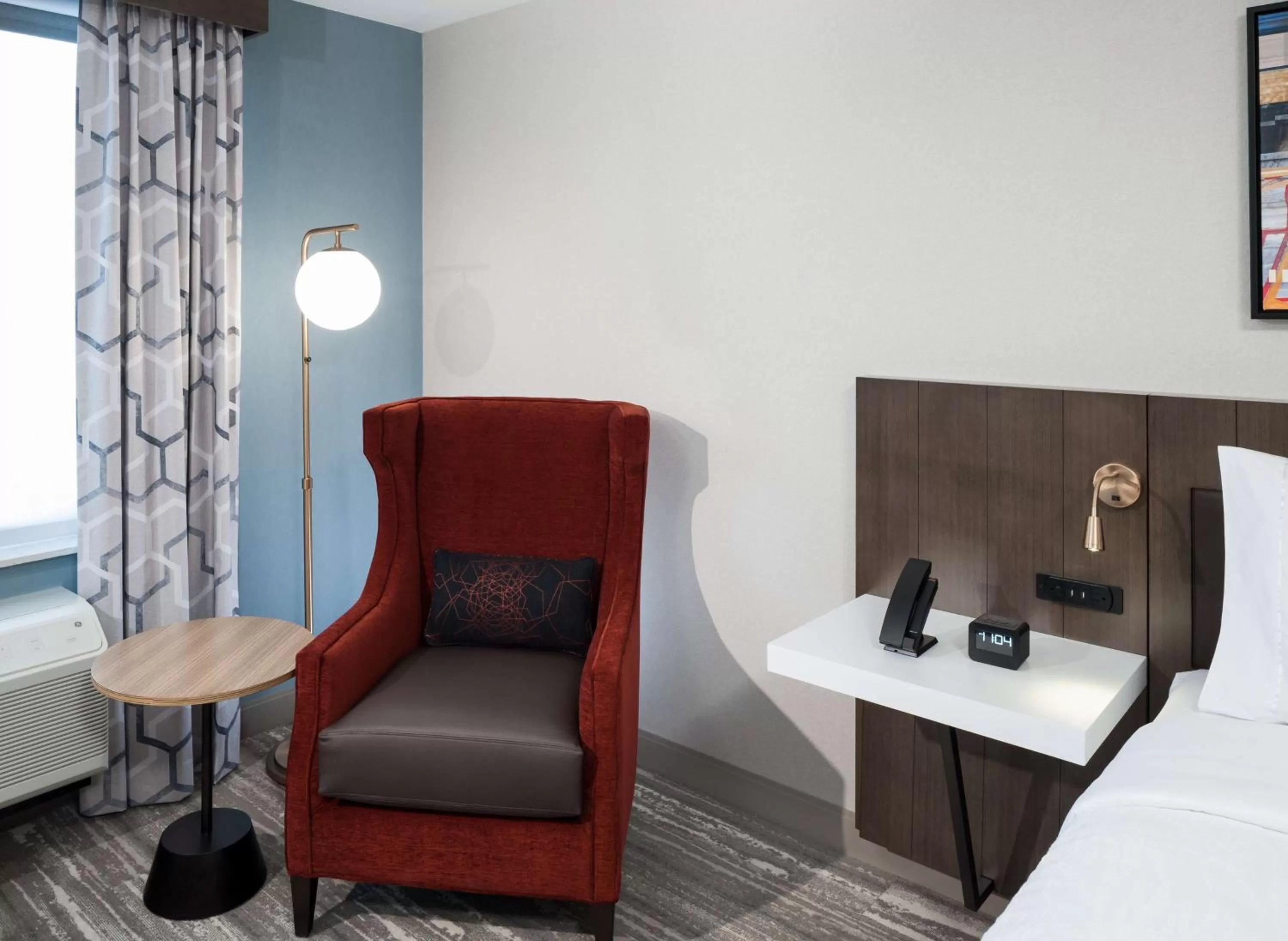 Living room, Bed in Hilton Garden Inn Madison Downtown, WI