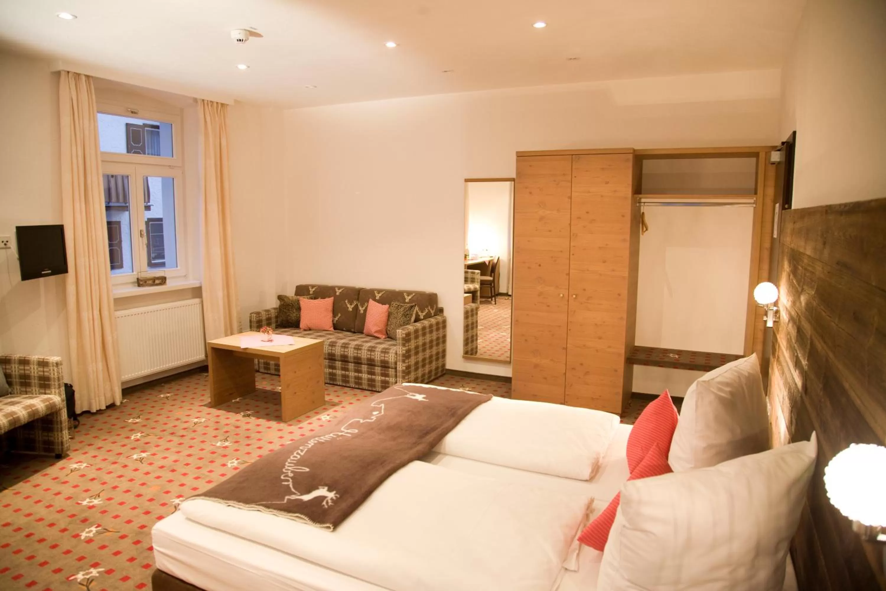 Photo of the whole room, Room Photo in Alpin Lifestyle Hotel Löwen & Strauss