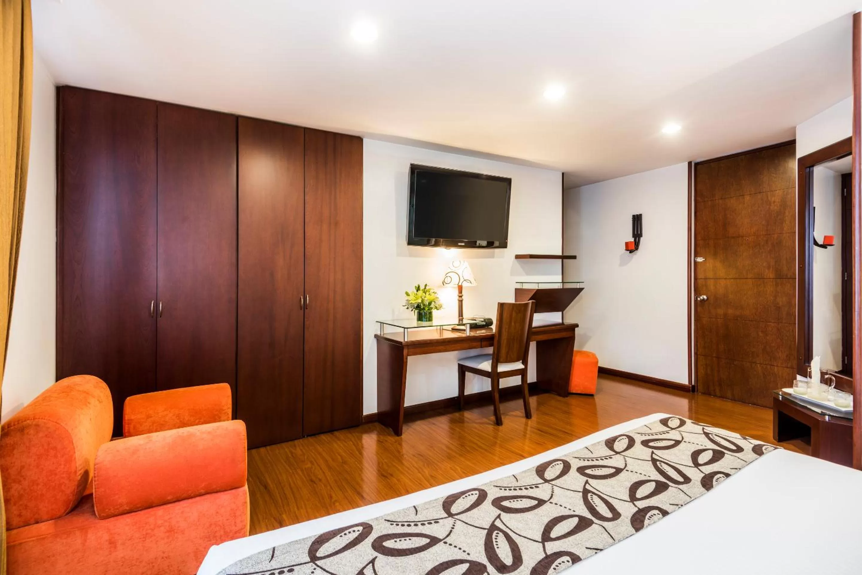 Photo of the whole room, Bed in Hotel Platinum Suite