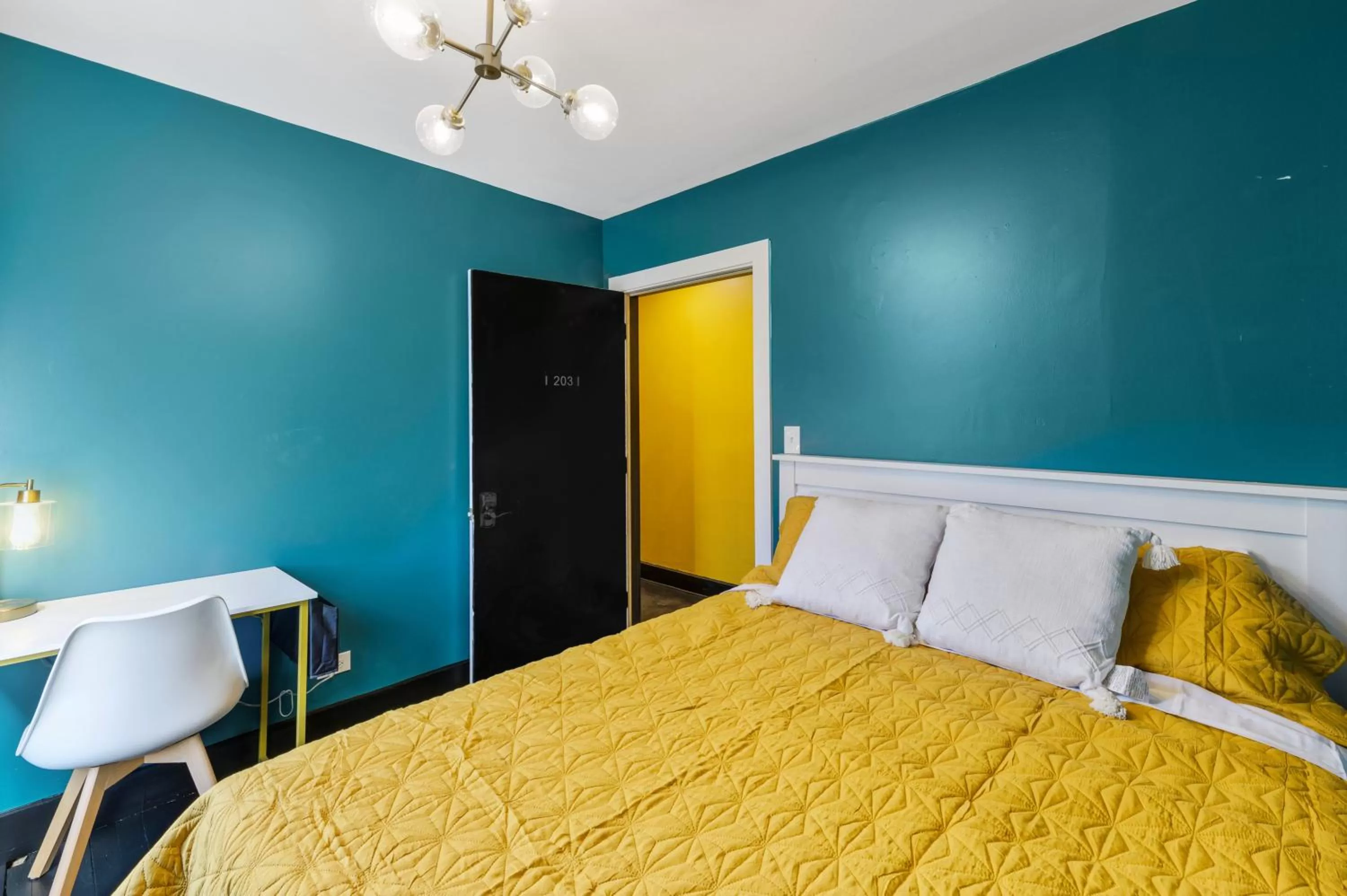 Bedroom in Randolph Hotel