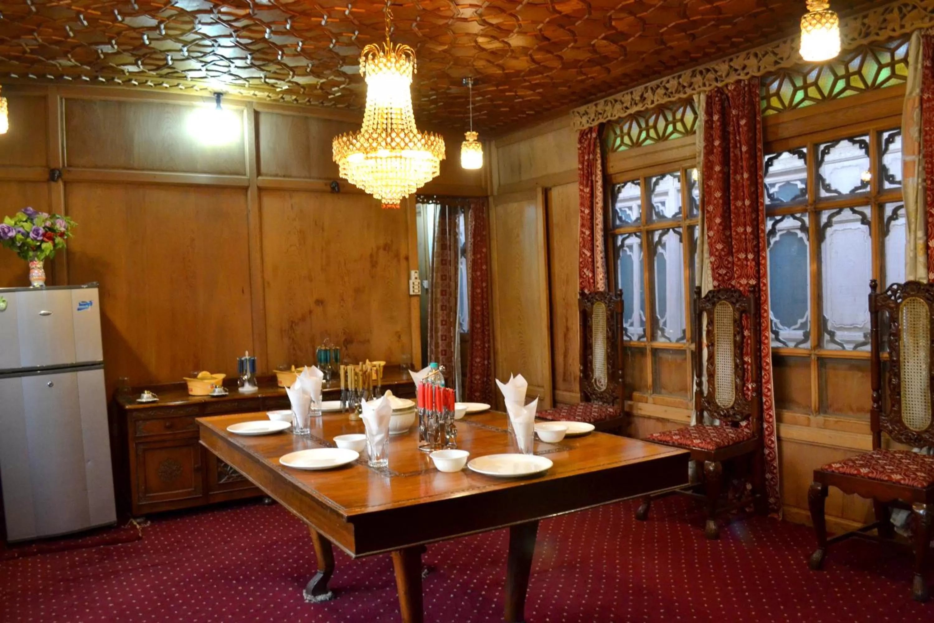 Dining area, Restaurant/Places to Eat in Nazneen Group Of Houseboats