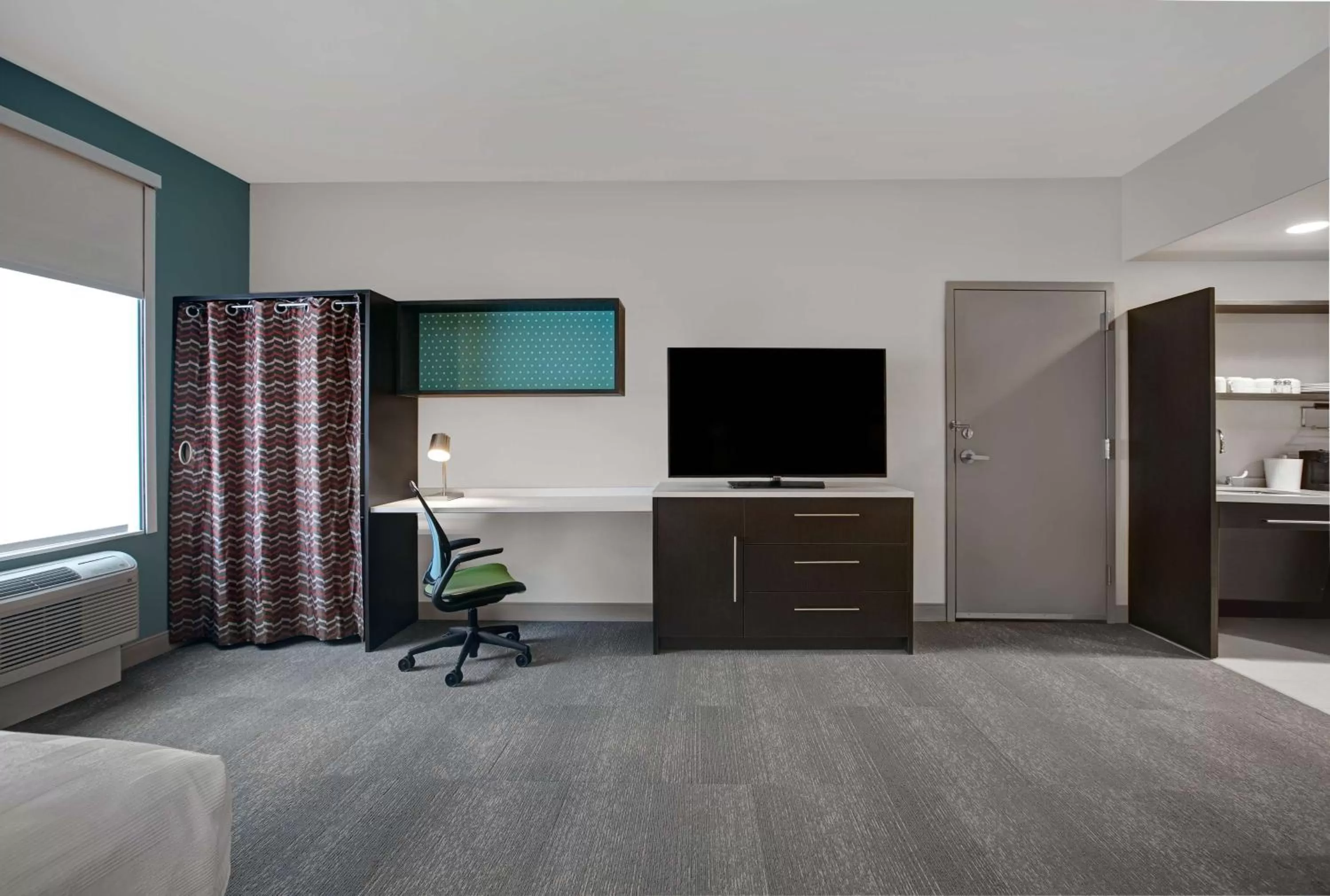 Bedroom, Bed in Home2 Suites By Hilton Milwaukee Downtown