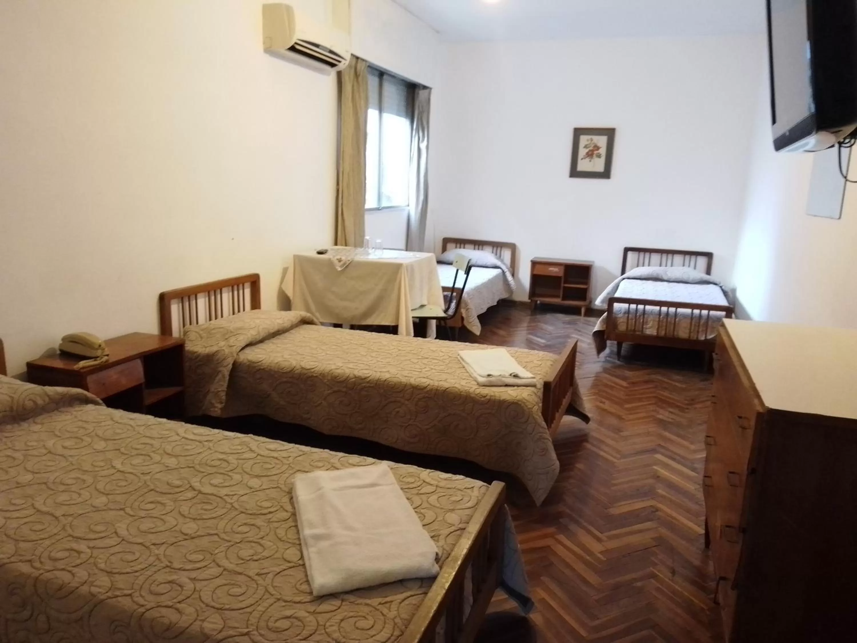 Photo of the whole room, Seating Area in Hotel Richmond