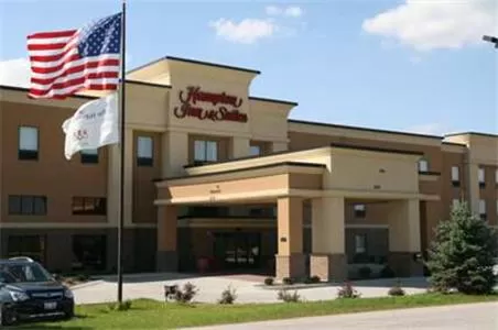 Facade/entrance in Hampton Inn & Suites Crawfordsville
