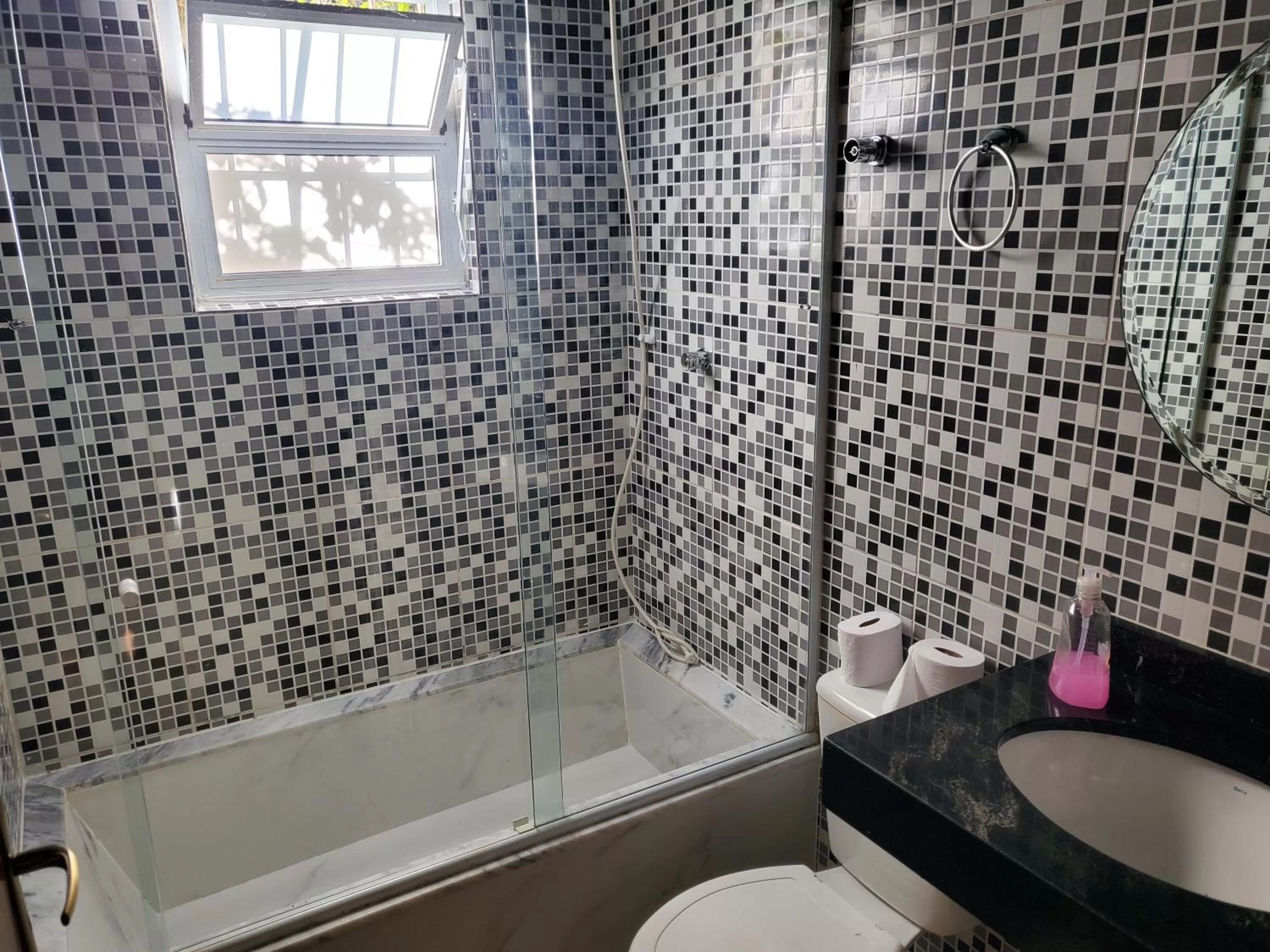 Bathroom in Apartamentos Casa da Pedra