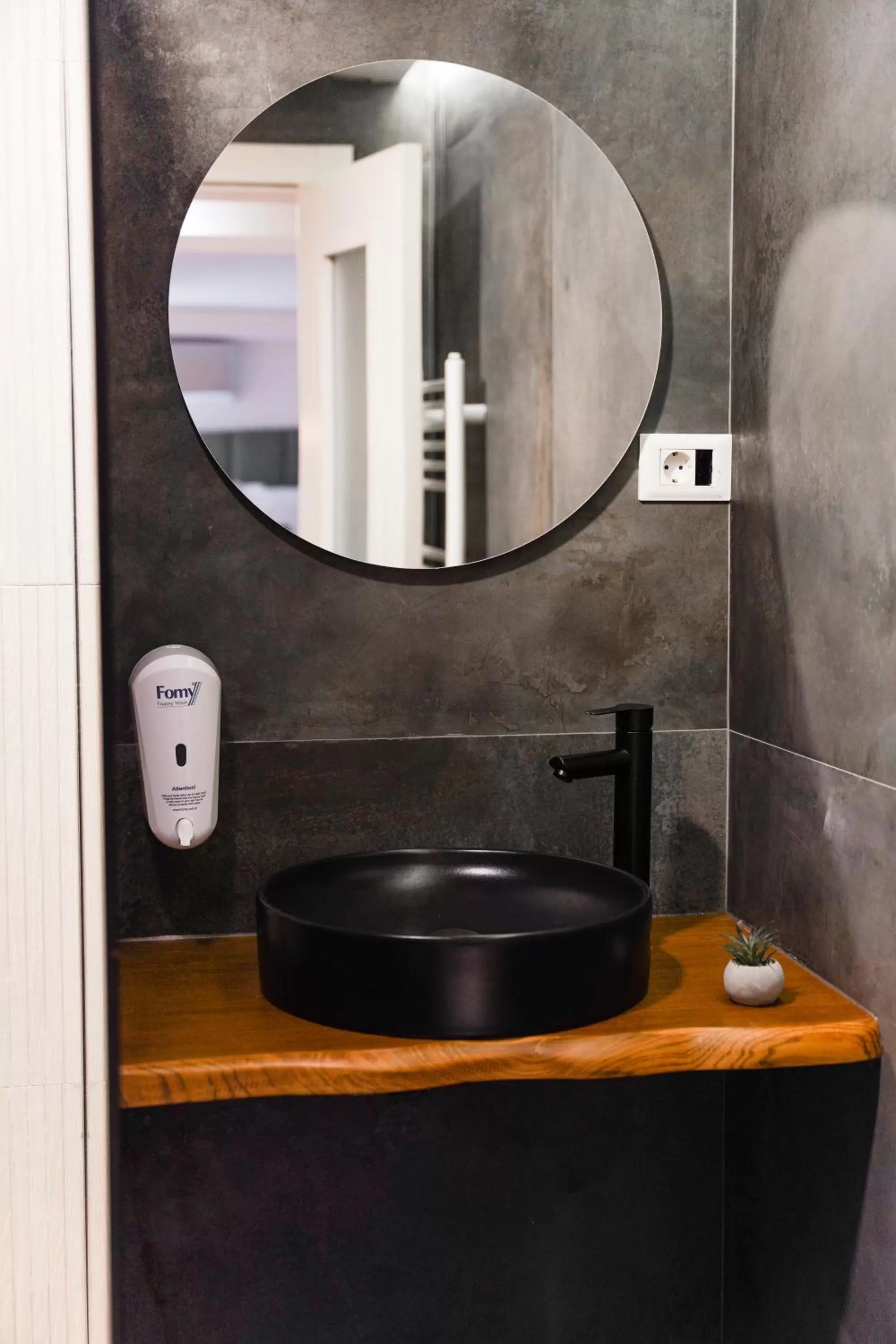 Bathroom in The White Tree